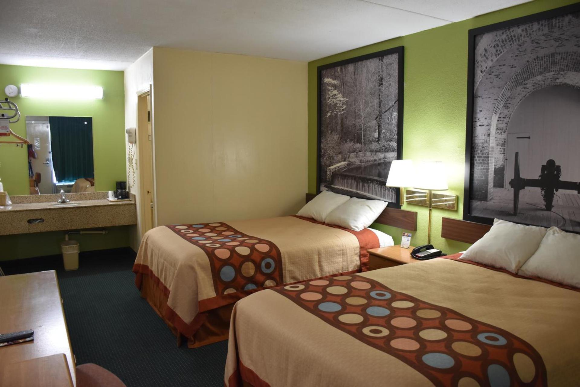 Super 8 by Wyndham Tifton photo 51