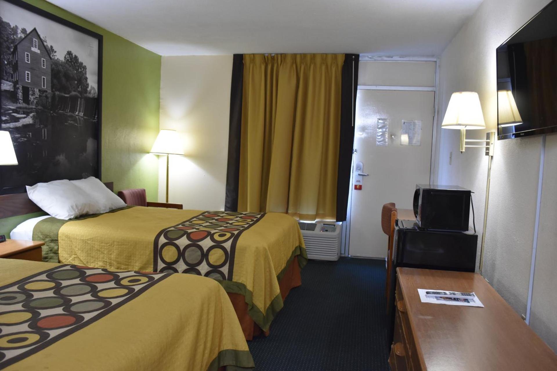 Super 8 by Wyndham Tifton photo 41