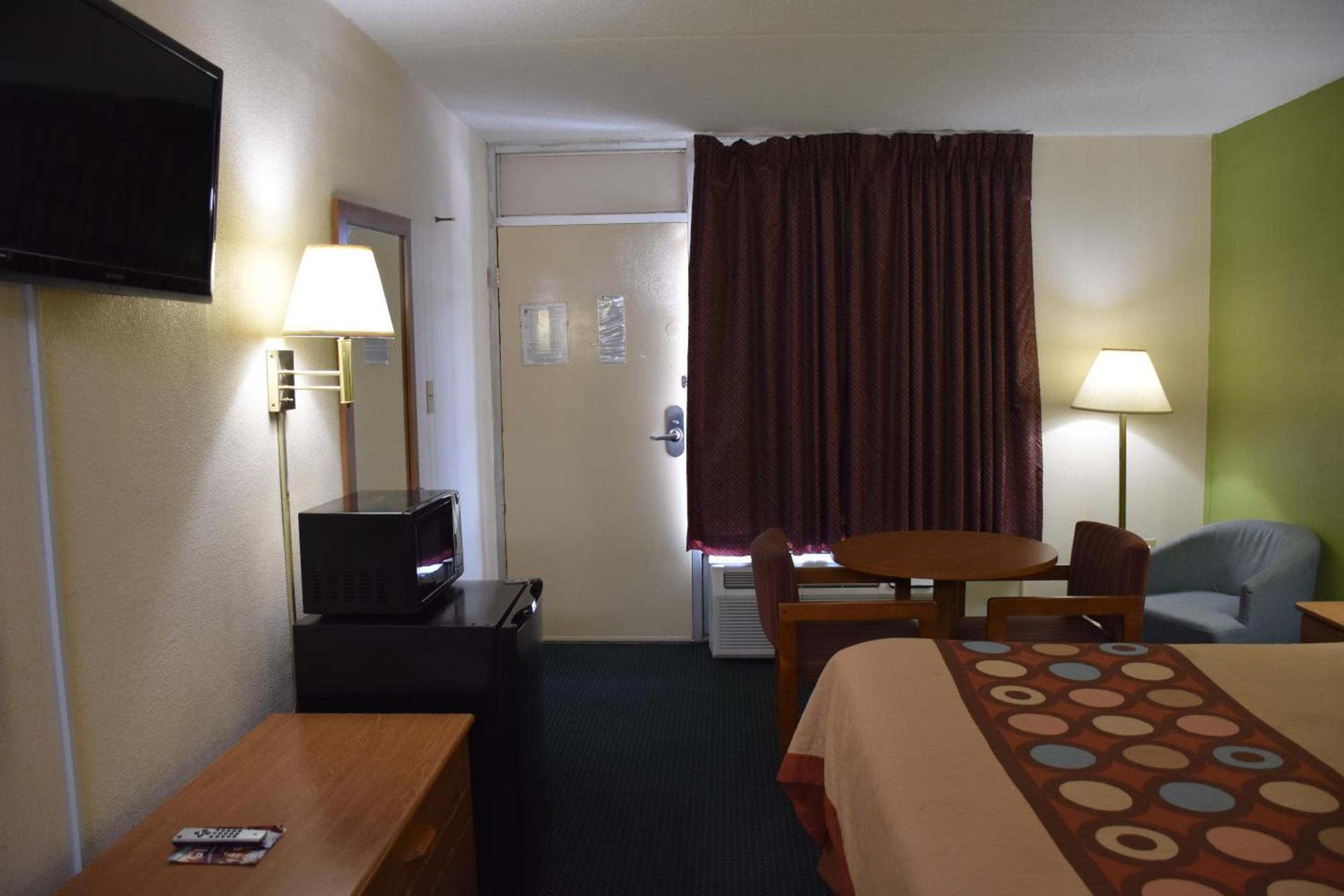Super 8 by Wyndham Tifton photo 39