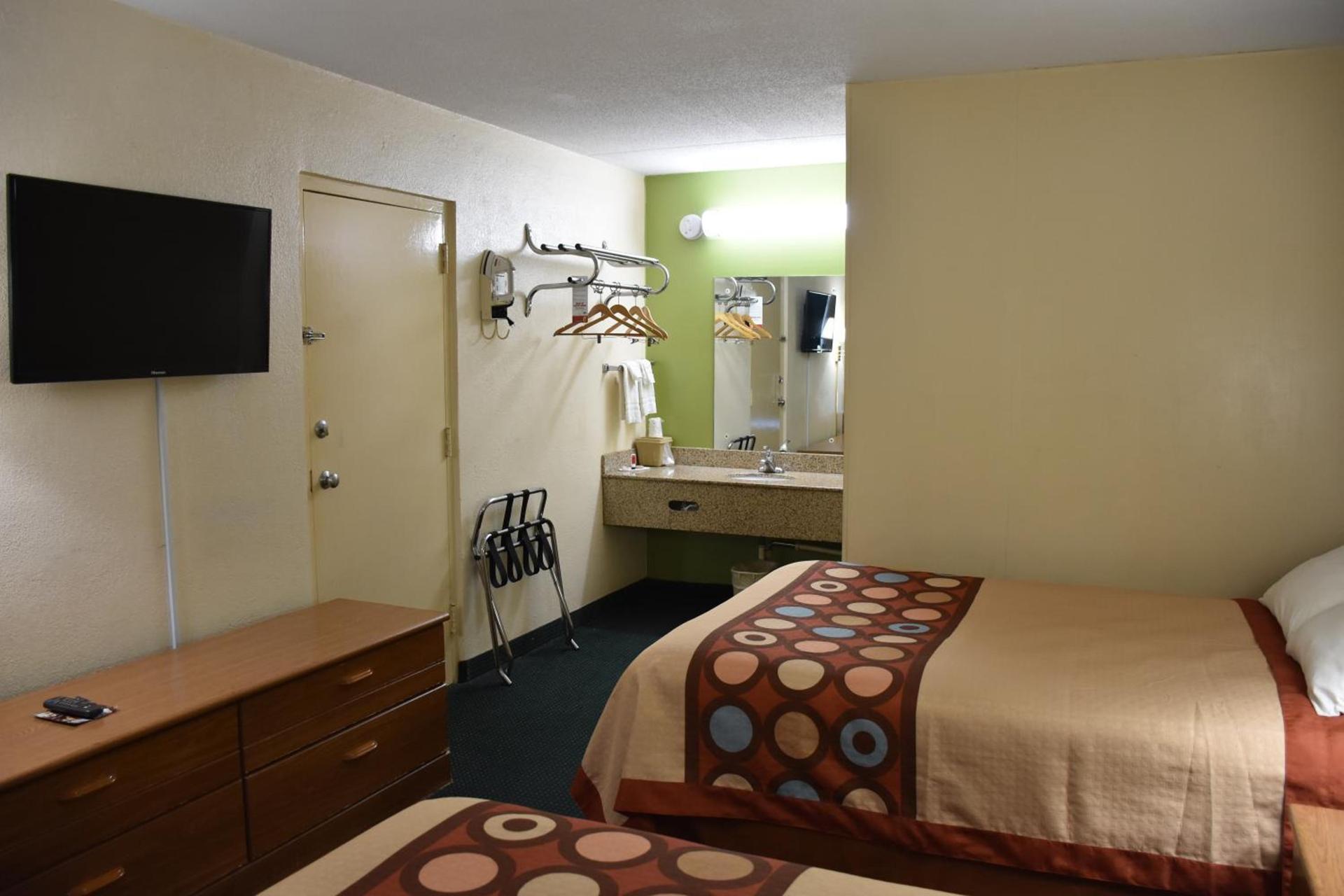 Super 8 by Wyndham Tifton photo 37