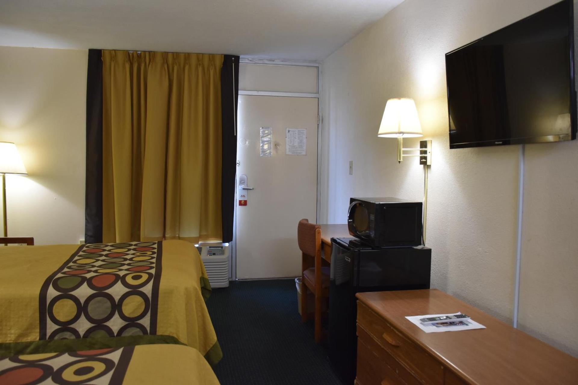 Super 8 by Wyndham Tifton photo 35