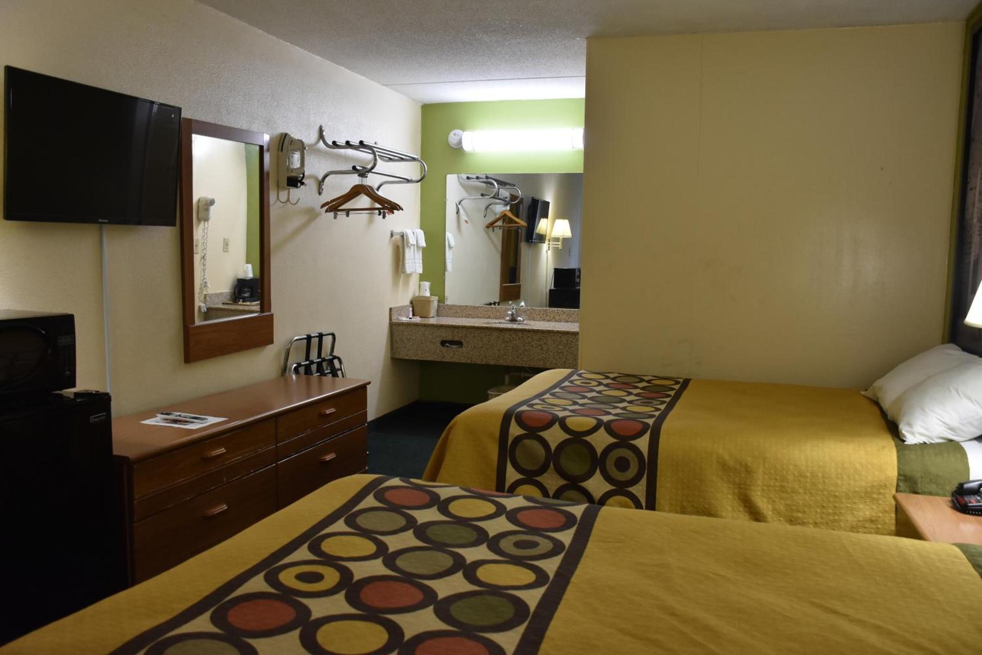 Super 8 by Wyndham Tifton photo 31
