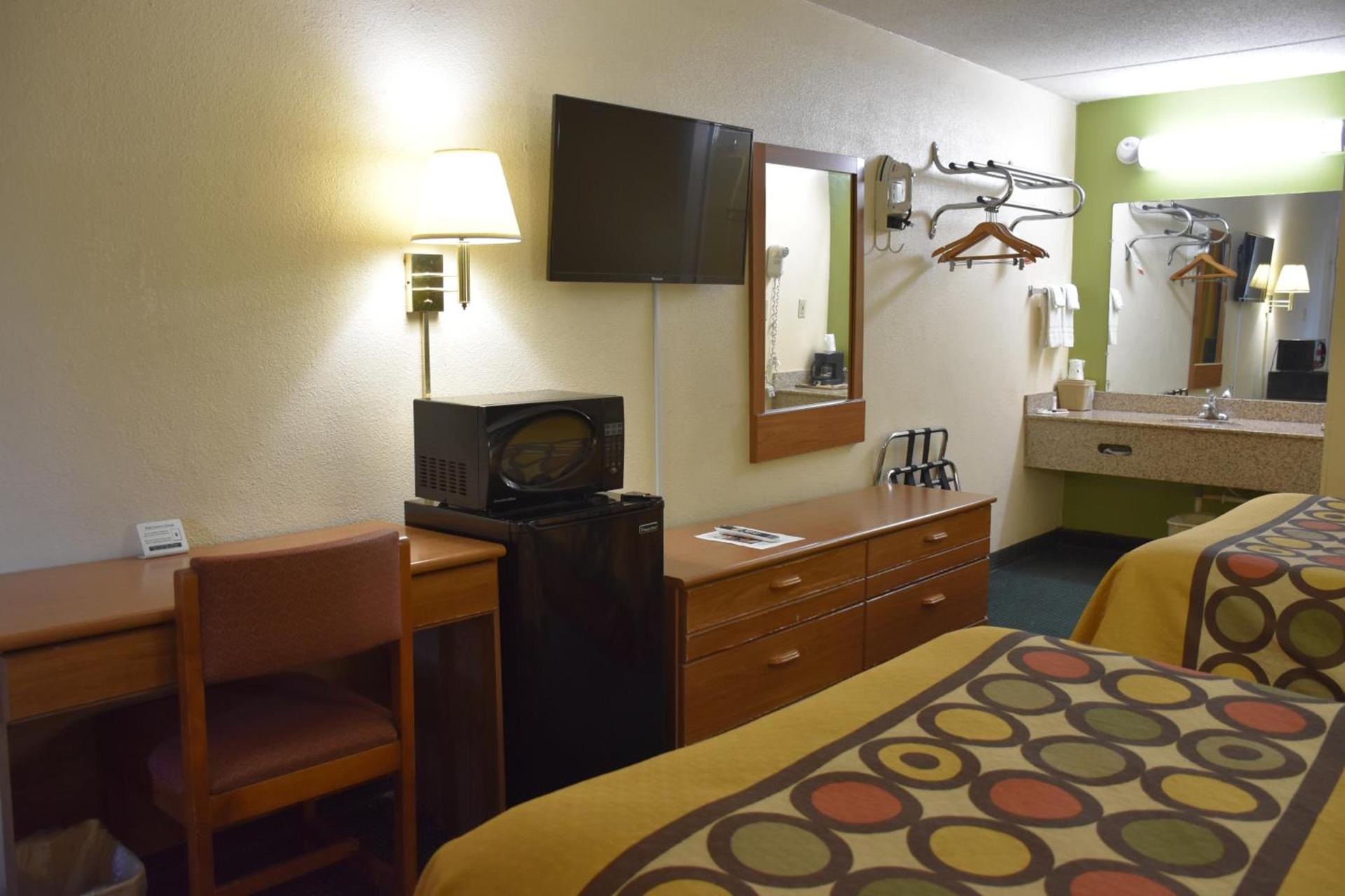 Super 8 by Wyndham Tifton photo 25