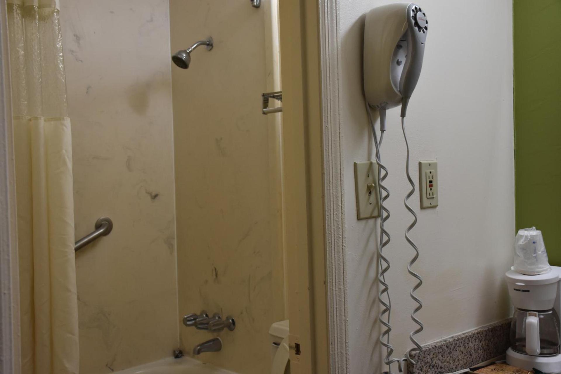 Super 8 by Wyndham Tifton photo 20