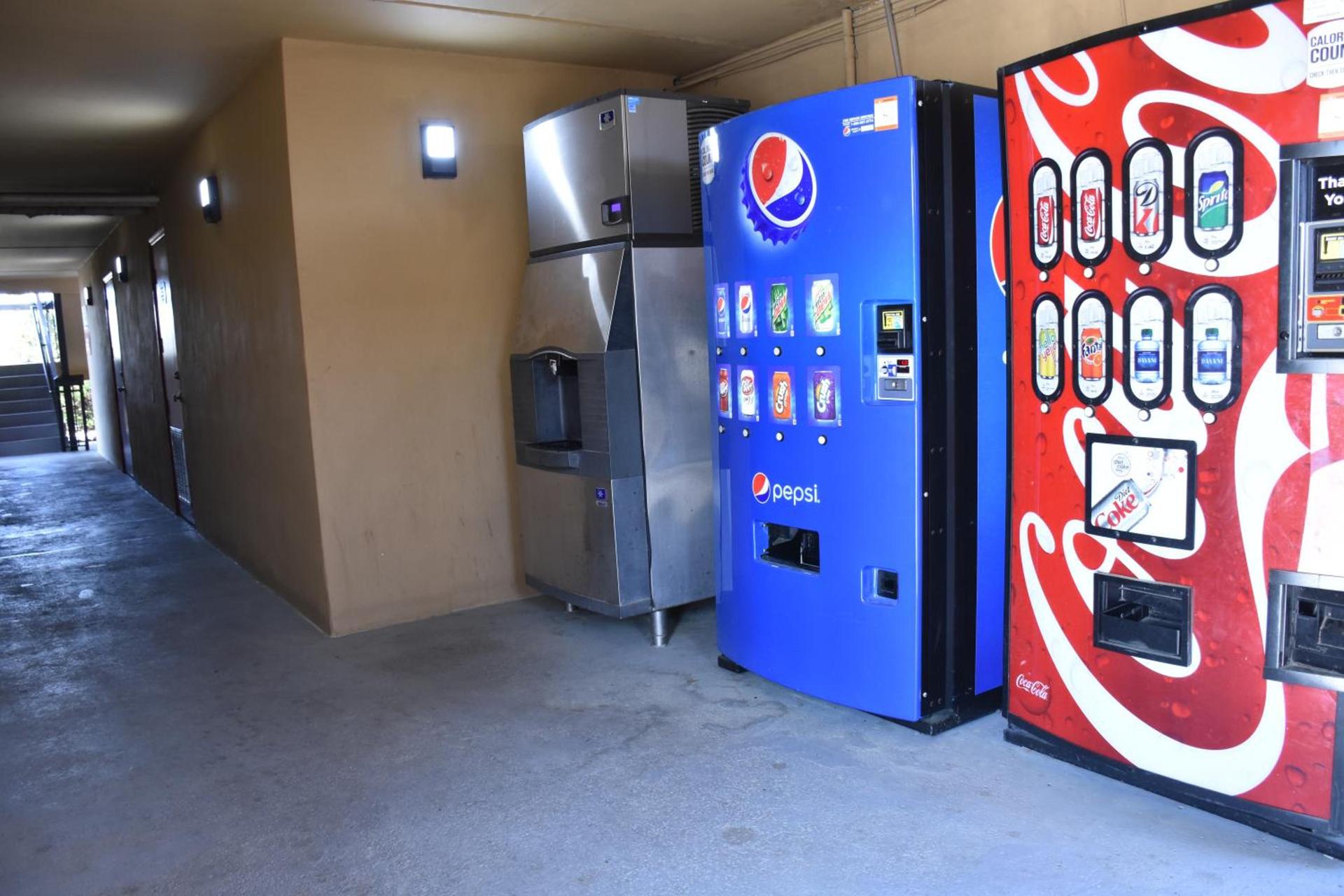 Super 8 by Wyndham Tifton photo 17