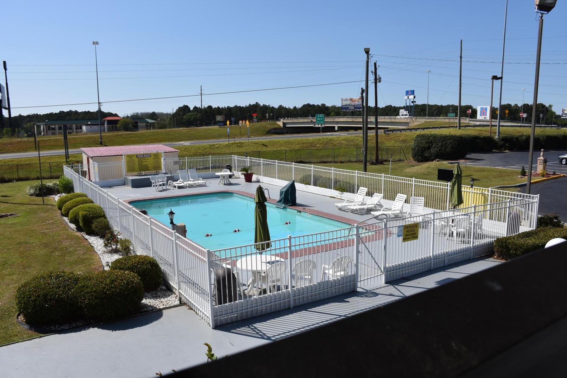Super 8 by Wyndham Tifton photo 15