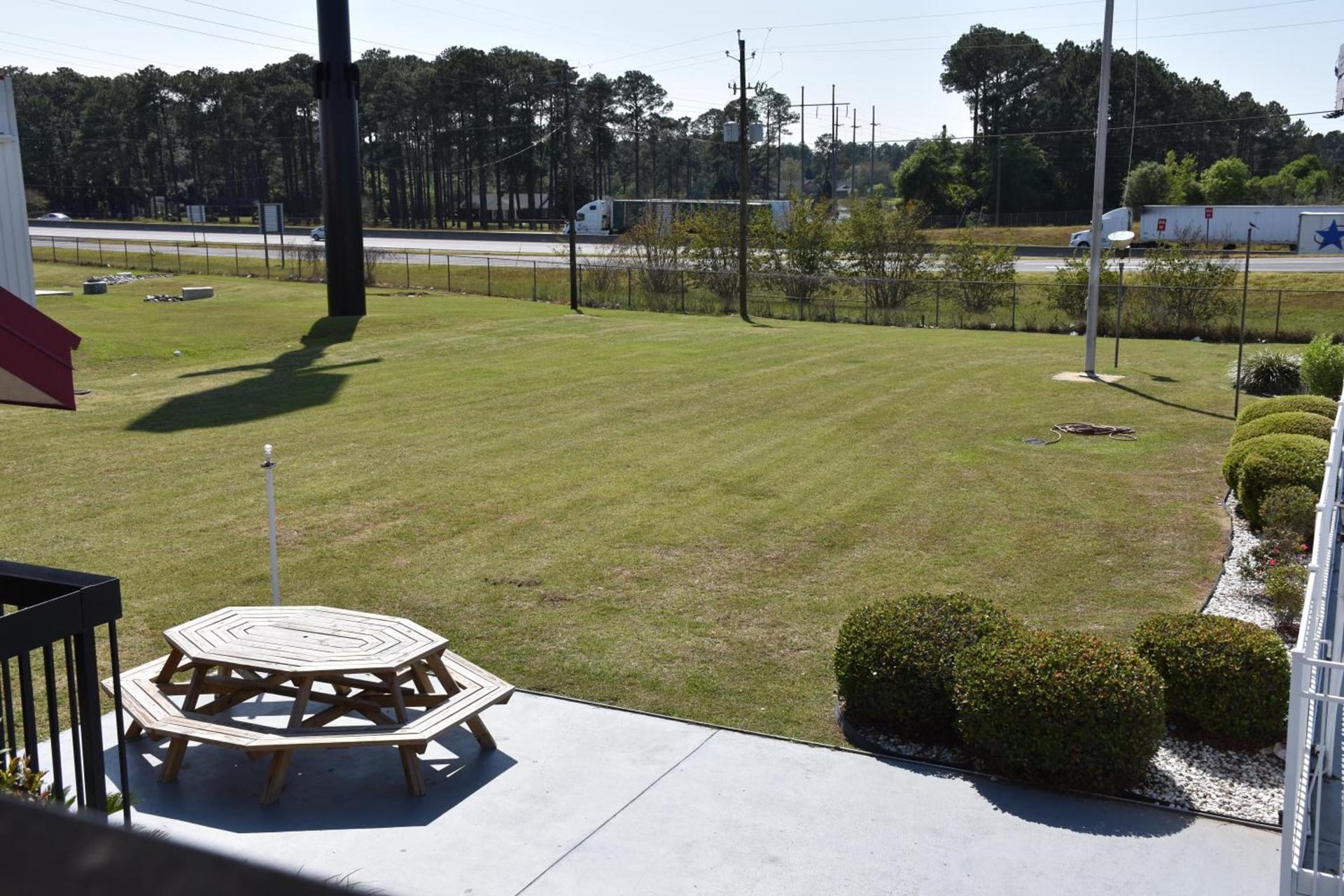 Super 8 by Wyndham Tifton photo 16
