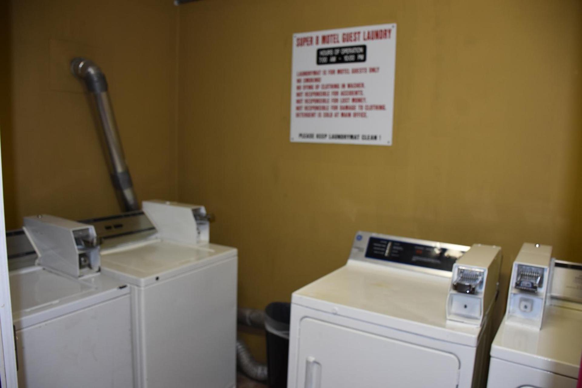 Super 8 by Wyndham Tifton photo 18