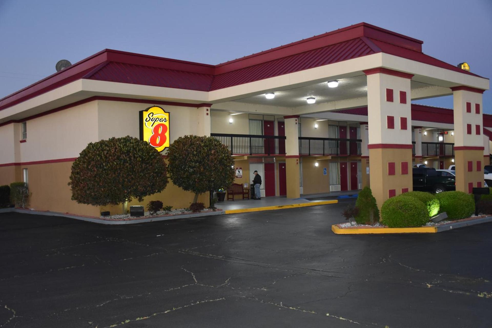 Super 8 by Wyndham Tifton photo 14