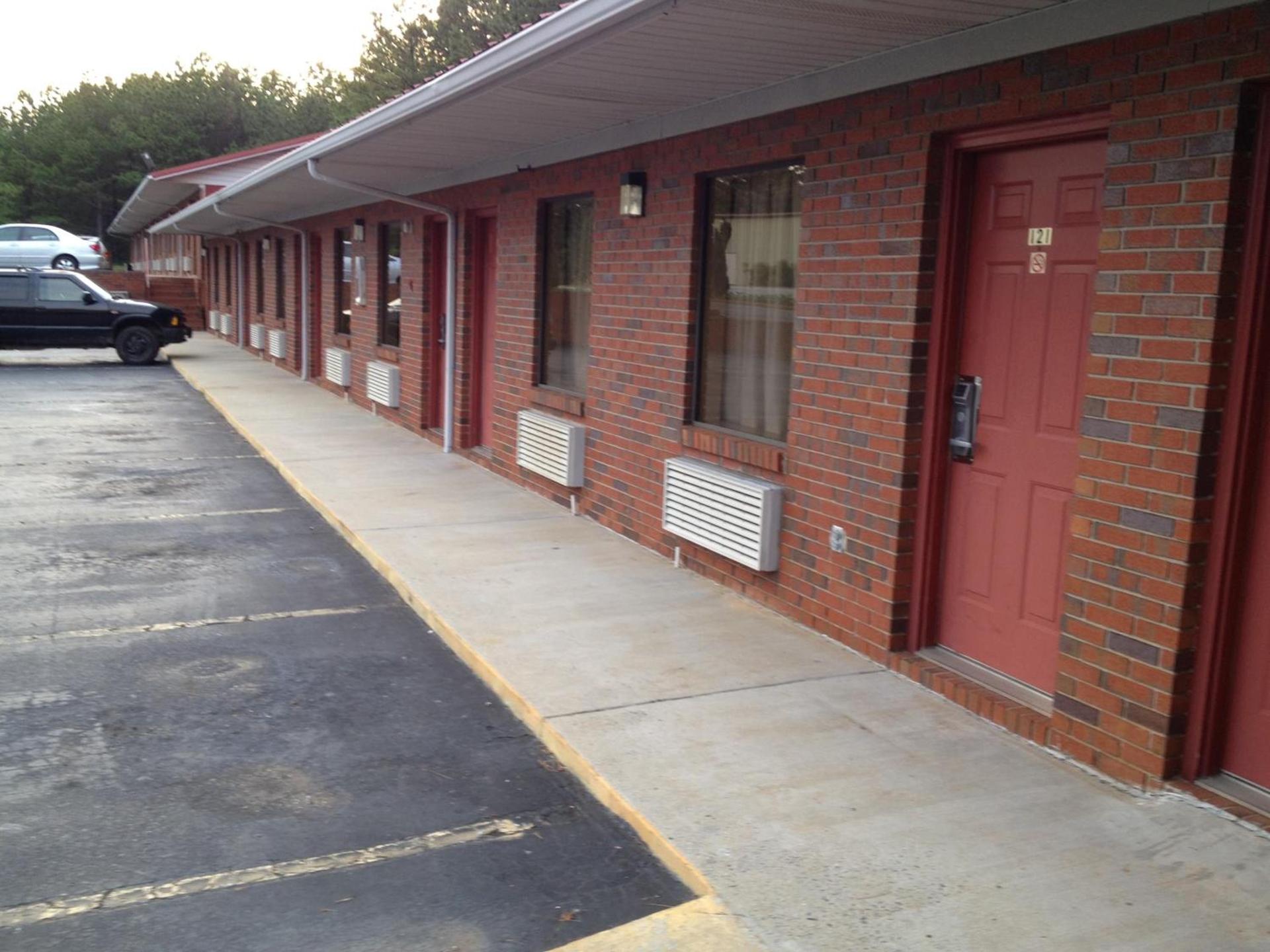 McClellan Inn photo 8