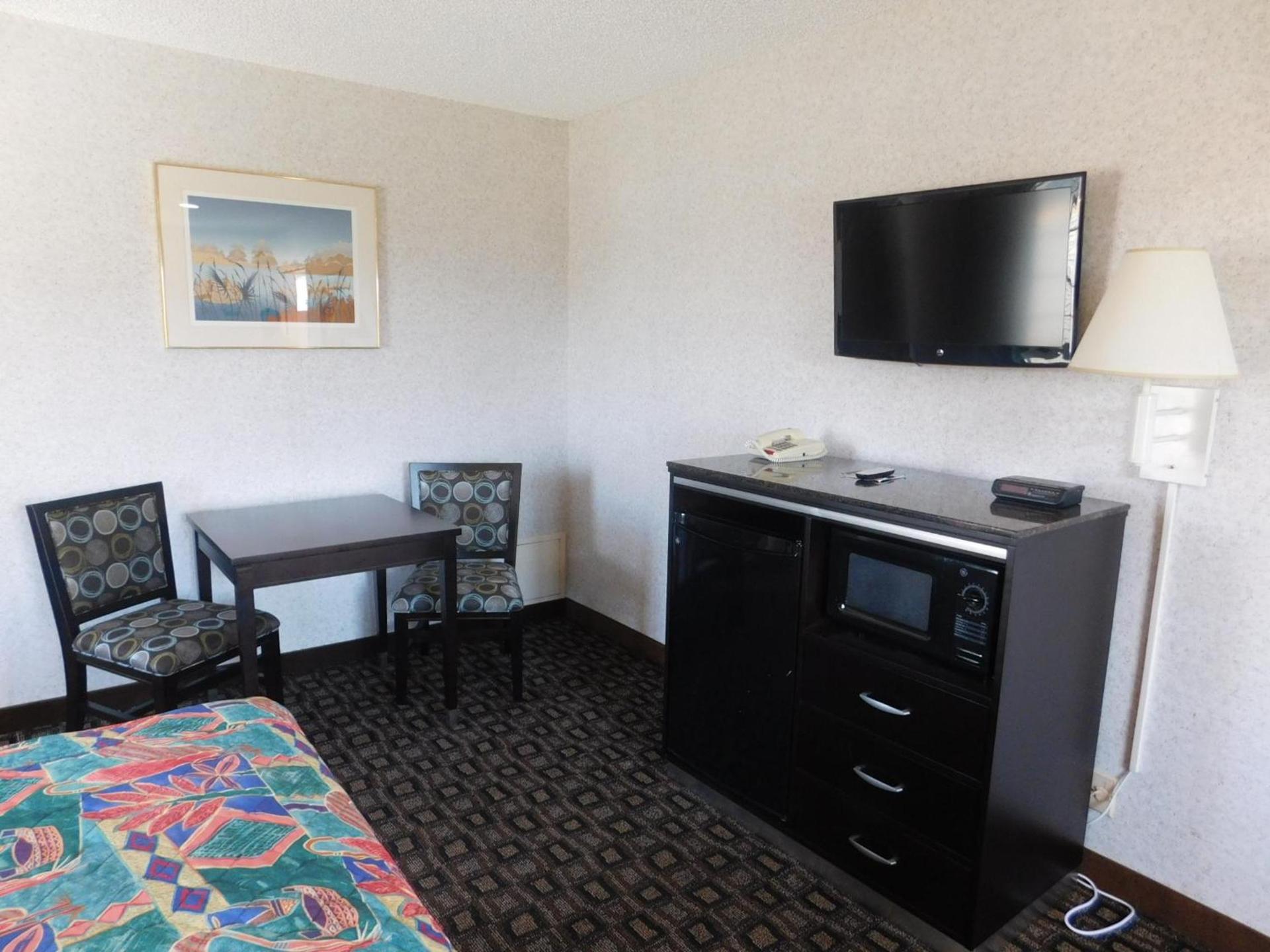Inns of California Salinas photo 13
