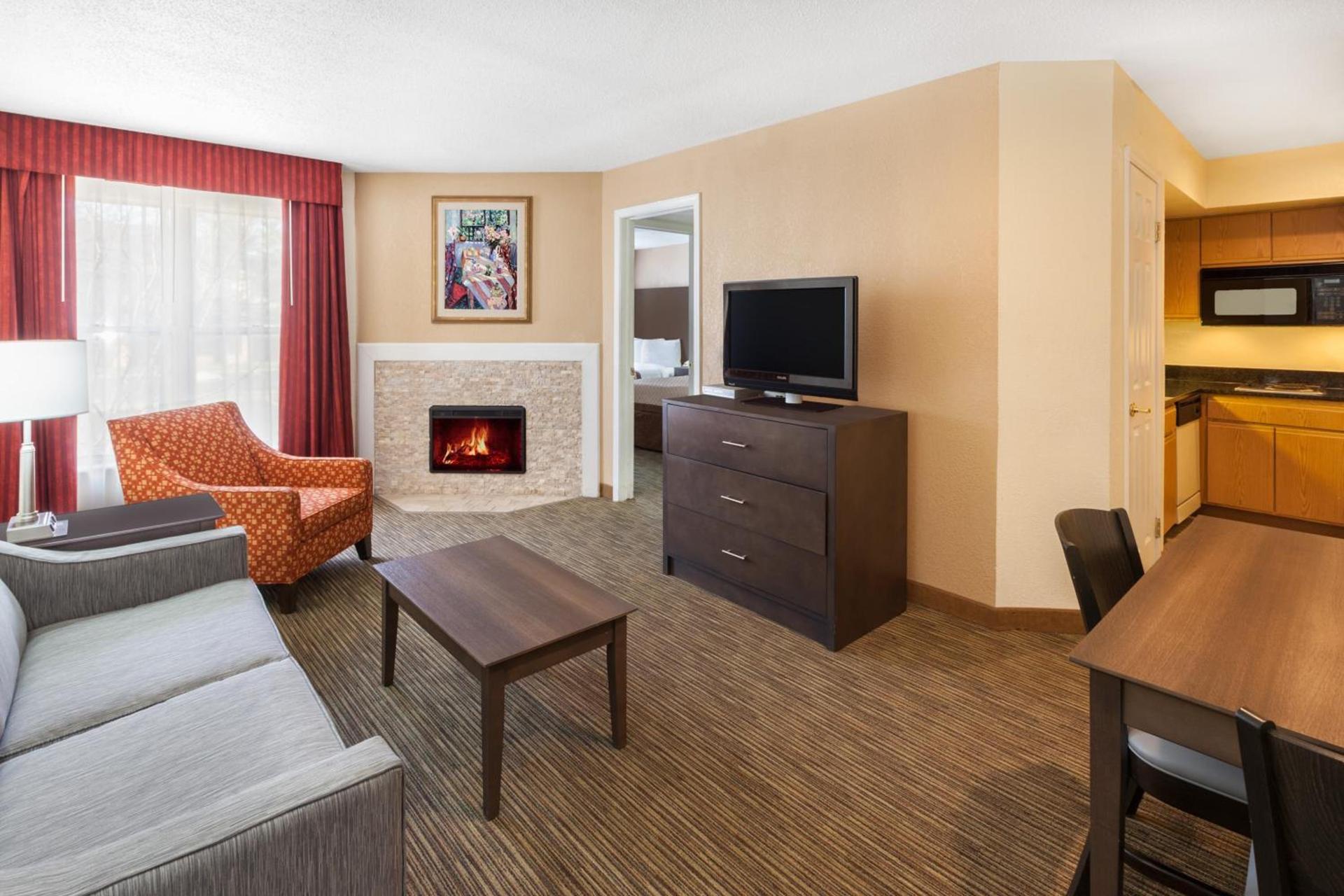 Birch Hill Suites Detroit-Warren photo 3