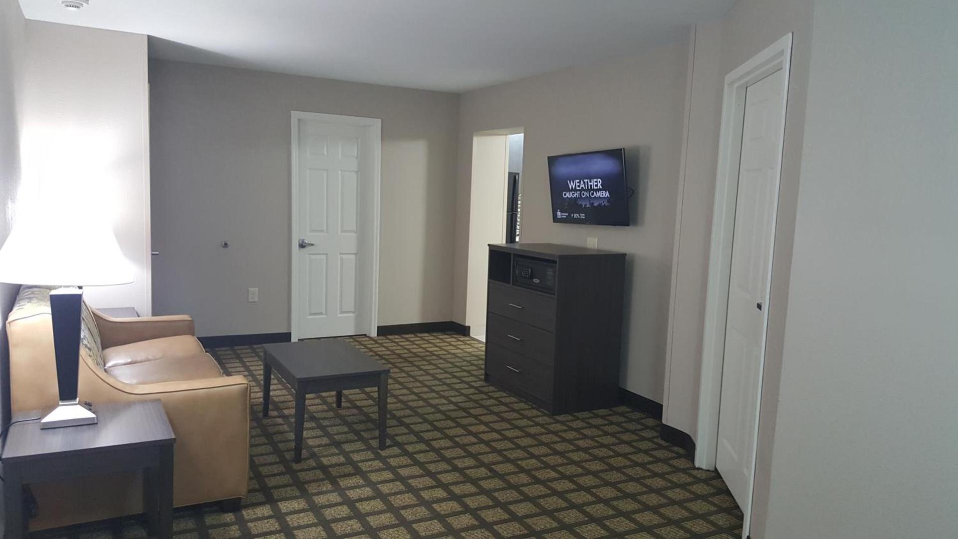 Baymont by Wyndham Clarksville photo 22