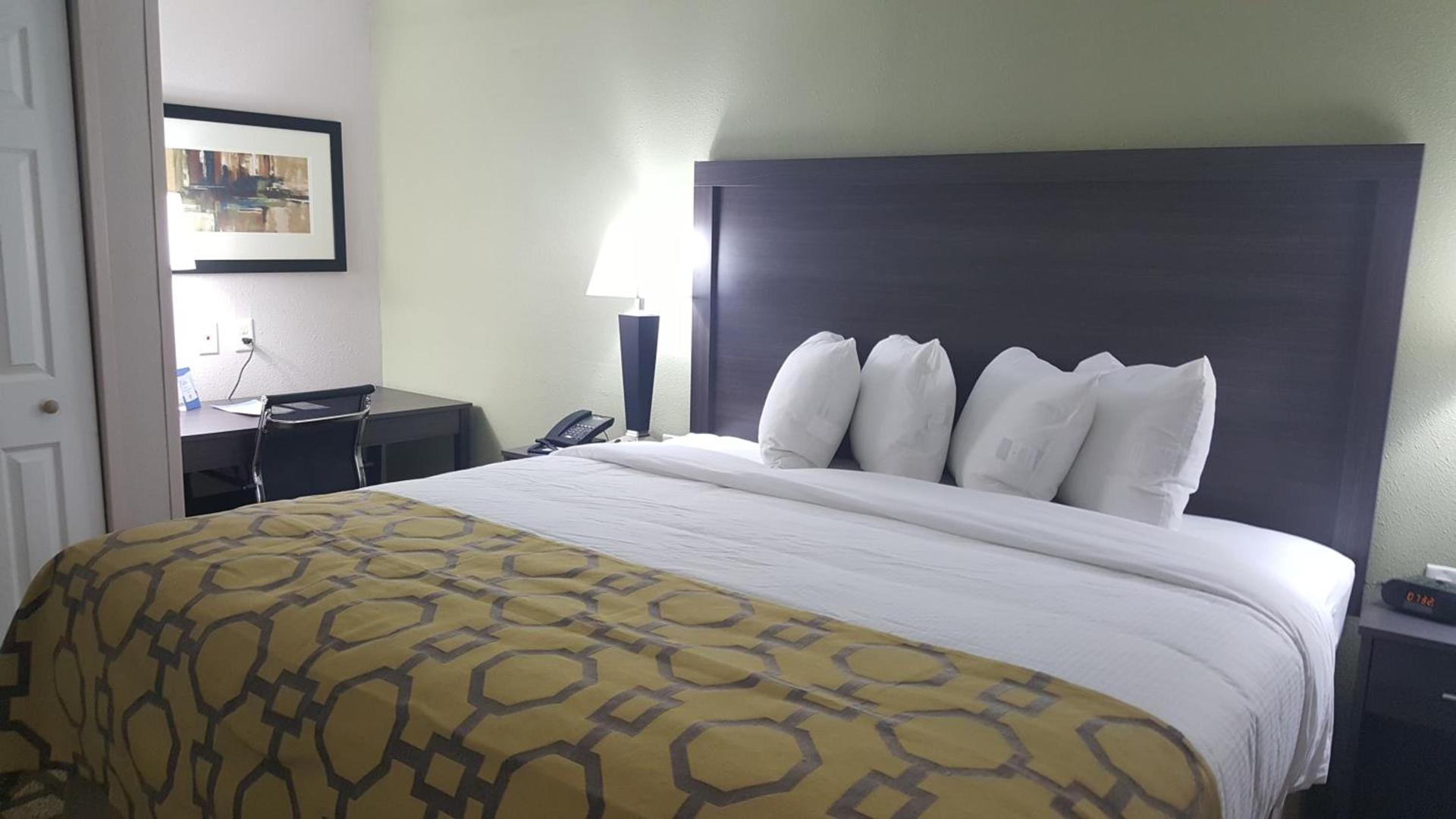 Baymont by Wyndham Clarksville photo 23