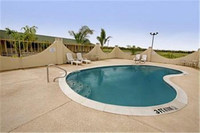 Riviera Inn and Suites photo 3