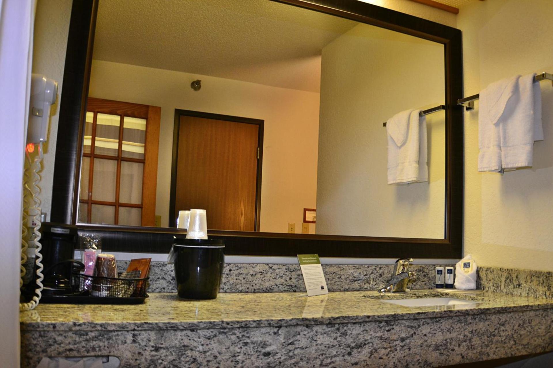 AmericInn by Wyndham Calumet photo 60