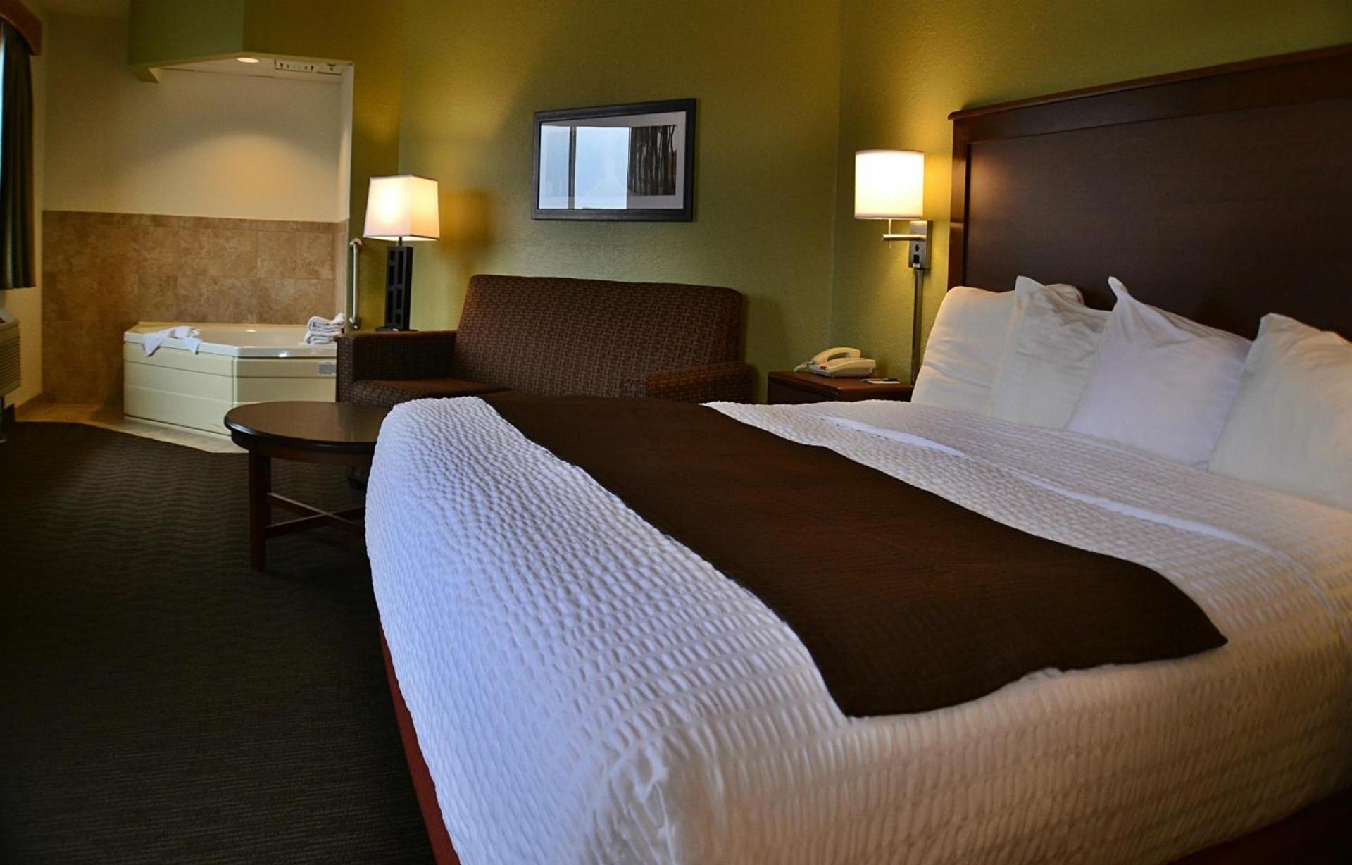 AmericInn by Wyndham Calumet photo 11