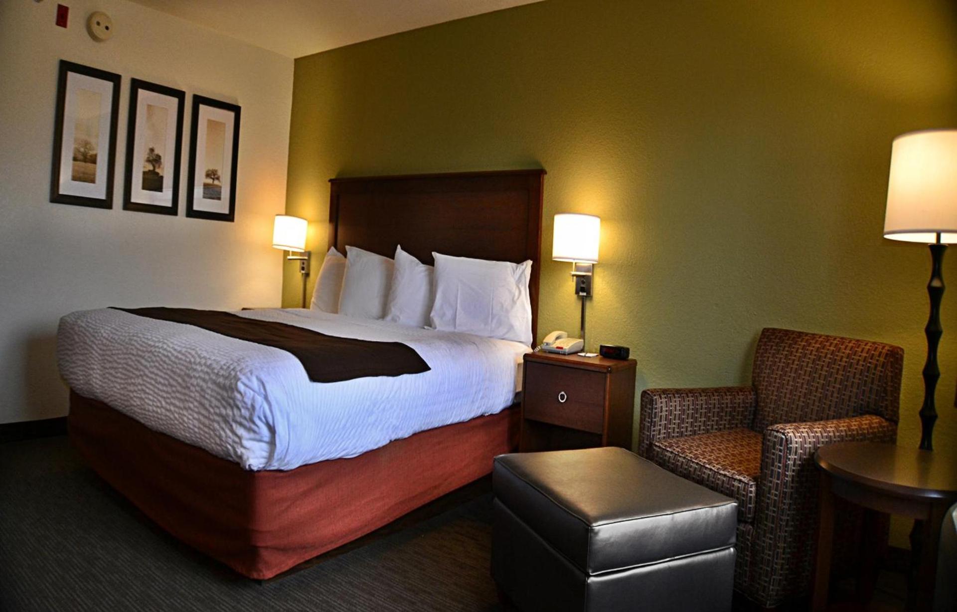 AmericInn by Wyndham Calumet photo 53