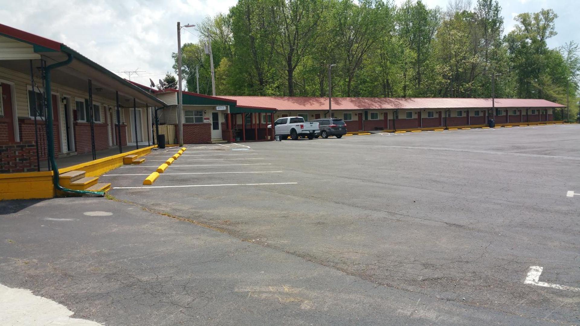 Budget Inn photo 1