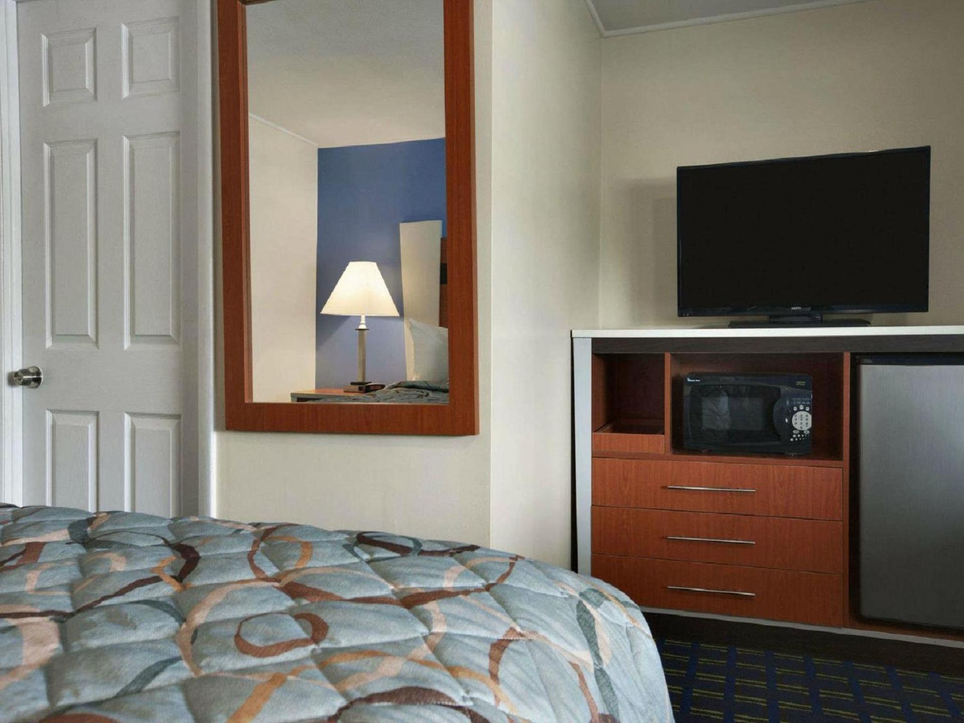 Days Inn by Wyndham - Cape Cod photo 31
