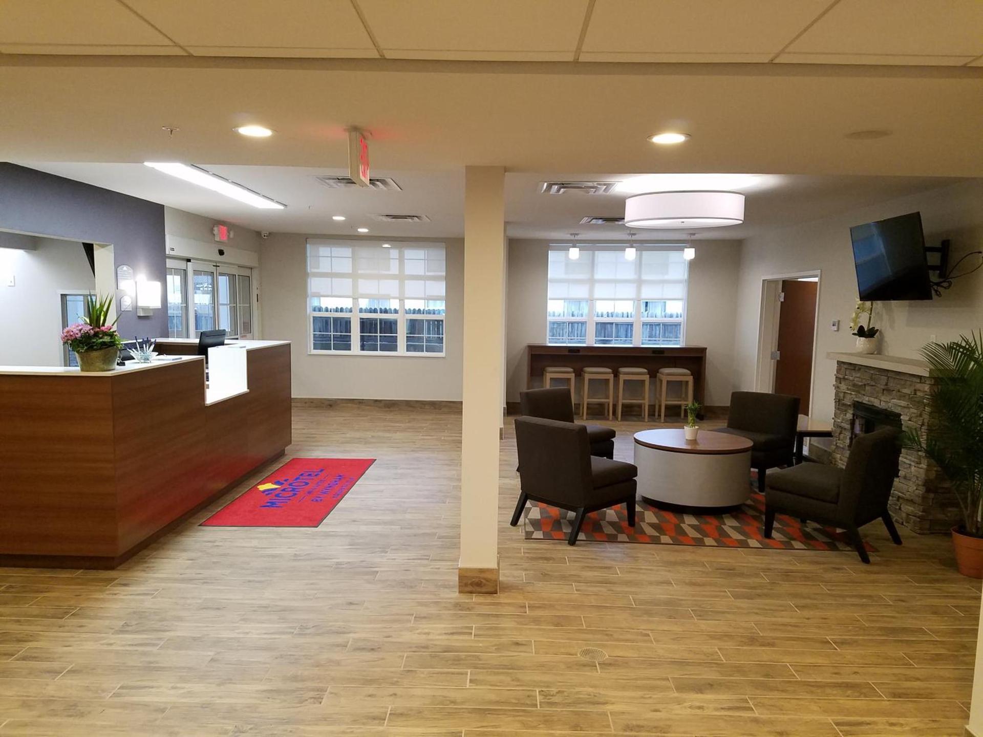 Microtel Inn & Suites by Wyndham Niagara Falls photo 42