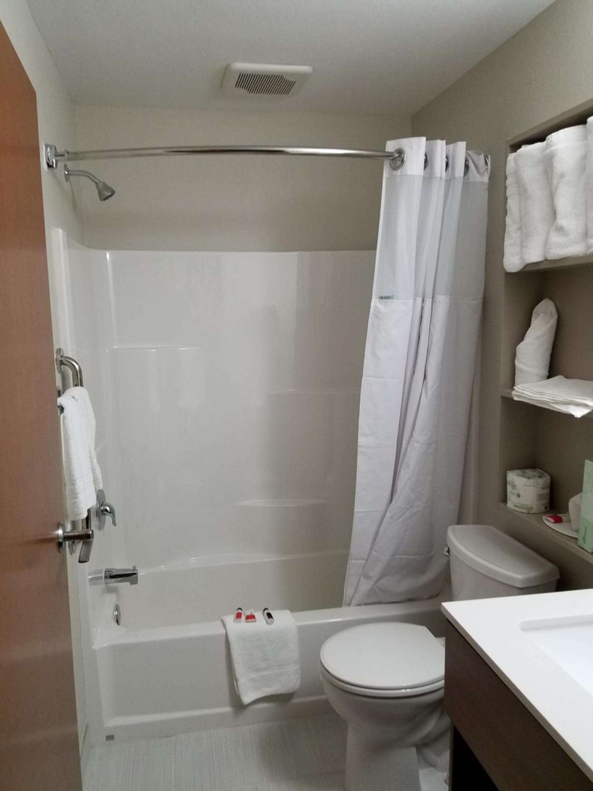 Microtel Inn & Suites by Wyndham Niagara Falls photo 40