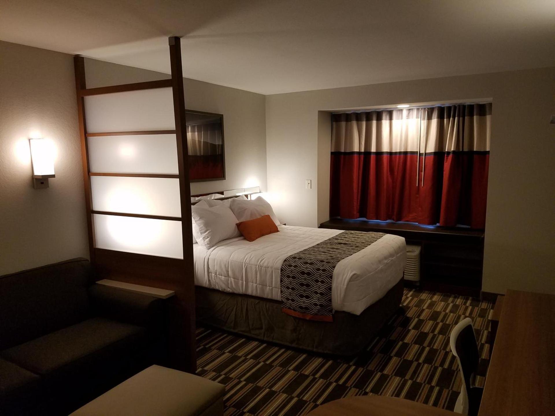 Microtel Inn & Suites by Wyndham Niagara Falls photo 47