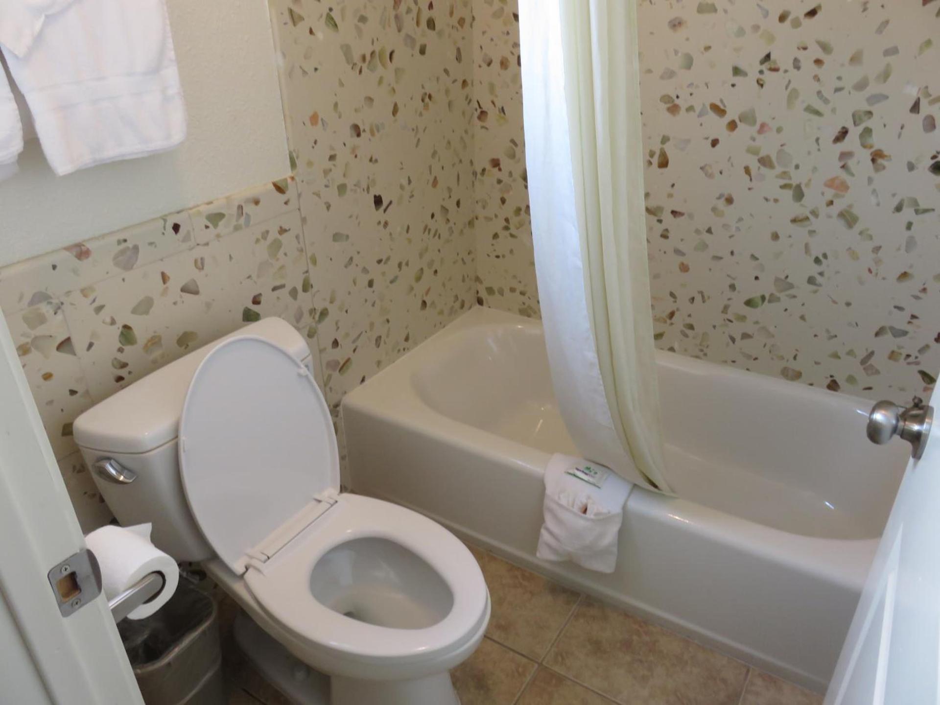 Economy Inn Richmond photo 24