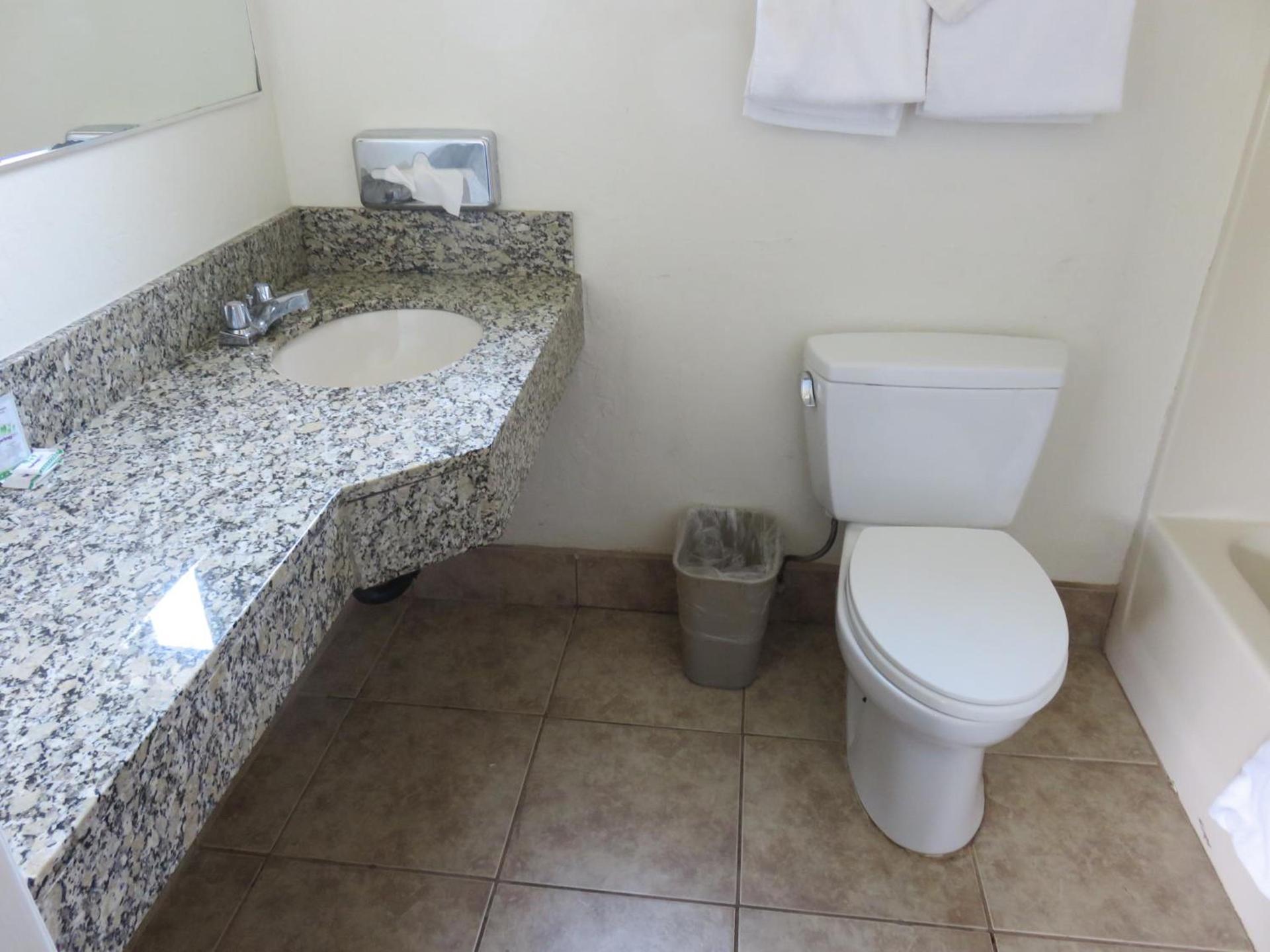 Economy Inn Richmond photo 22