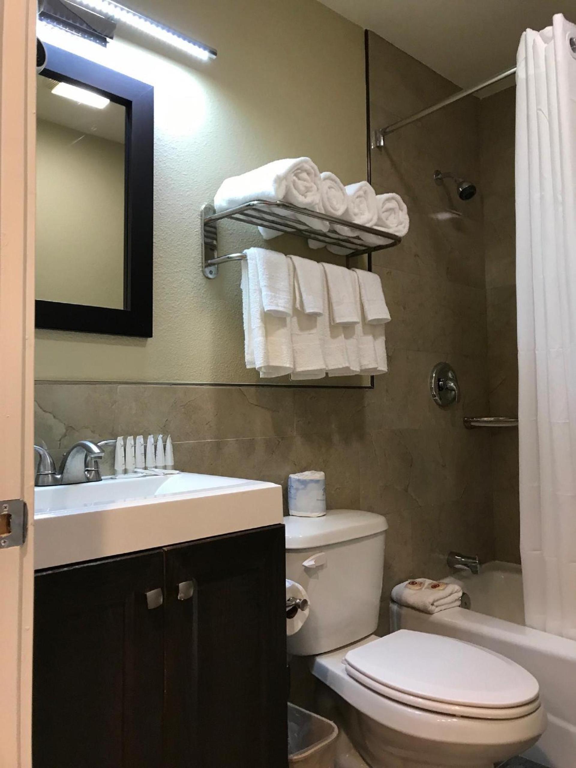 Berkshire Motor Hotel photo 34
