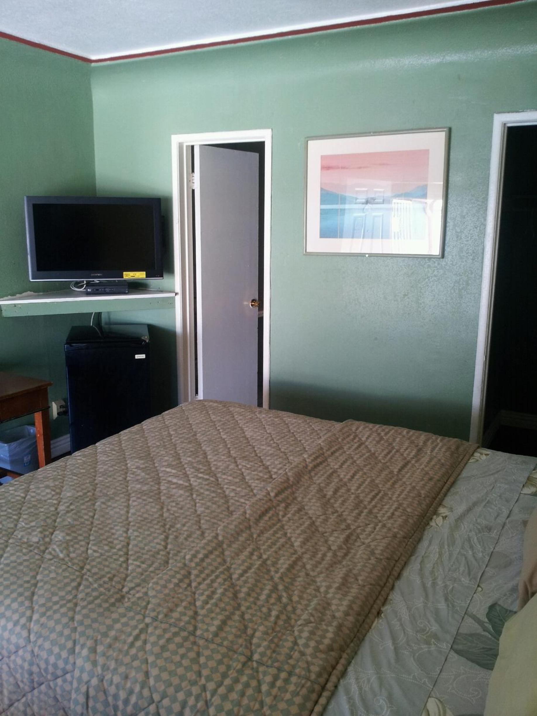 Travel Eagle Inn Motel photo 14
