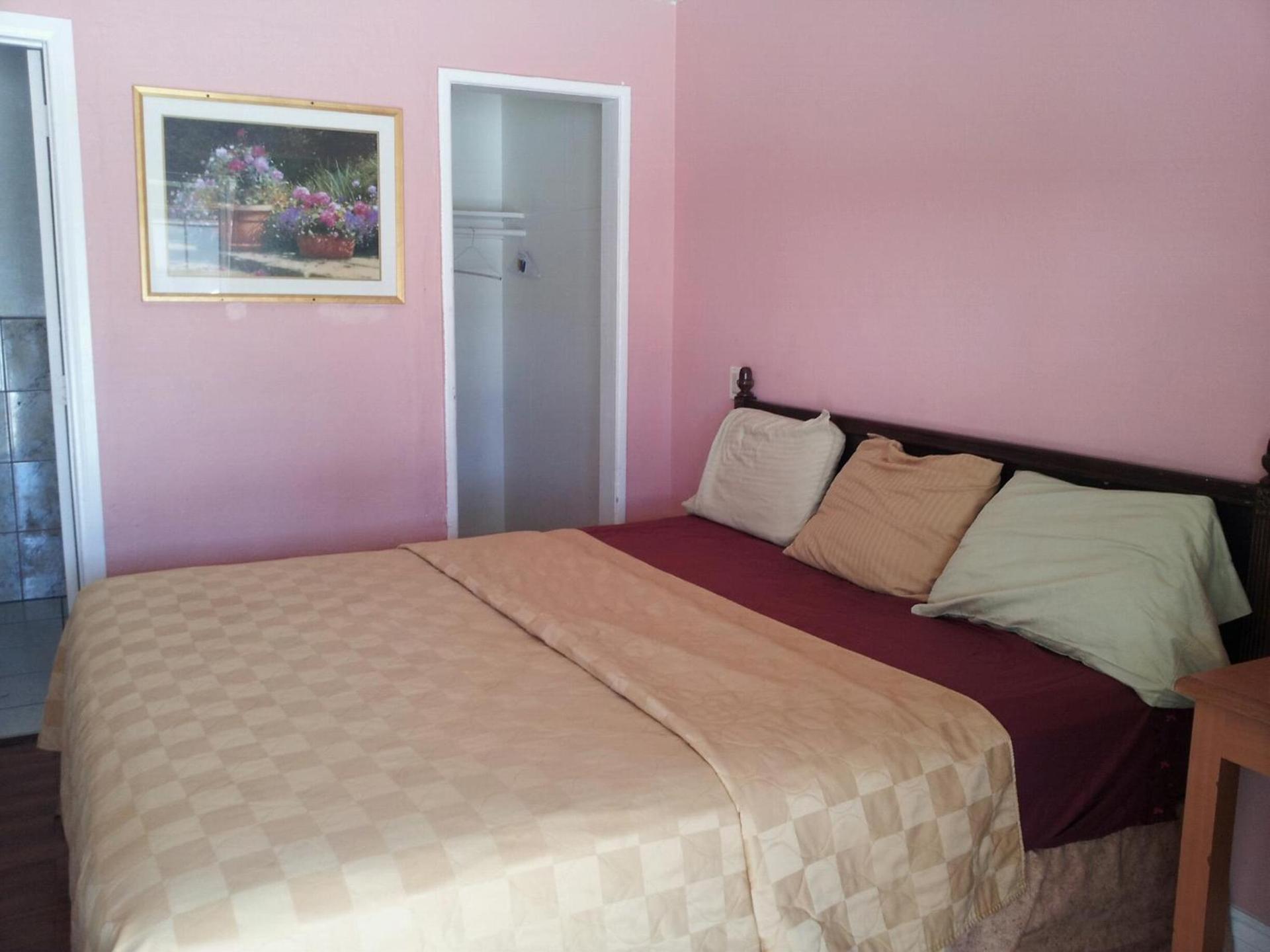 Travel Eagle Inn Motel photo 11