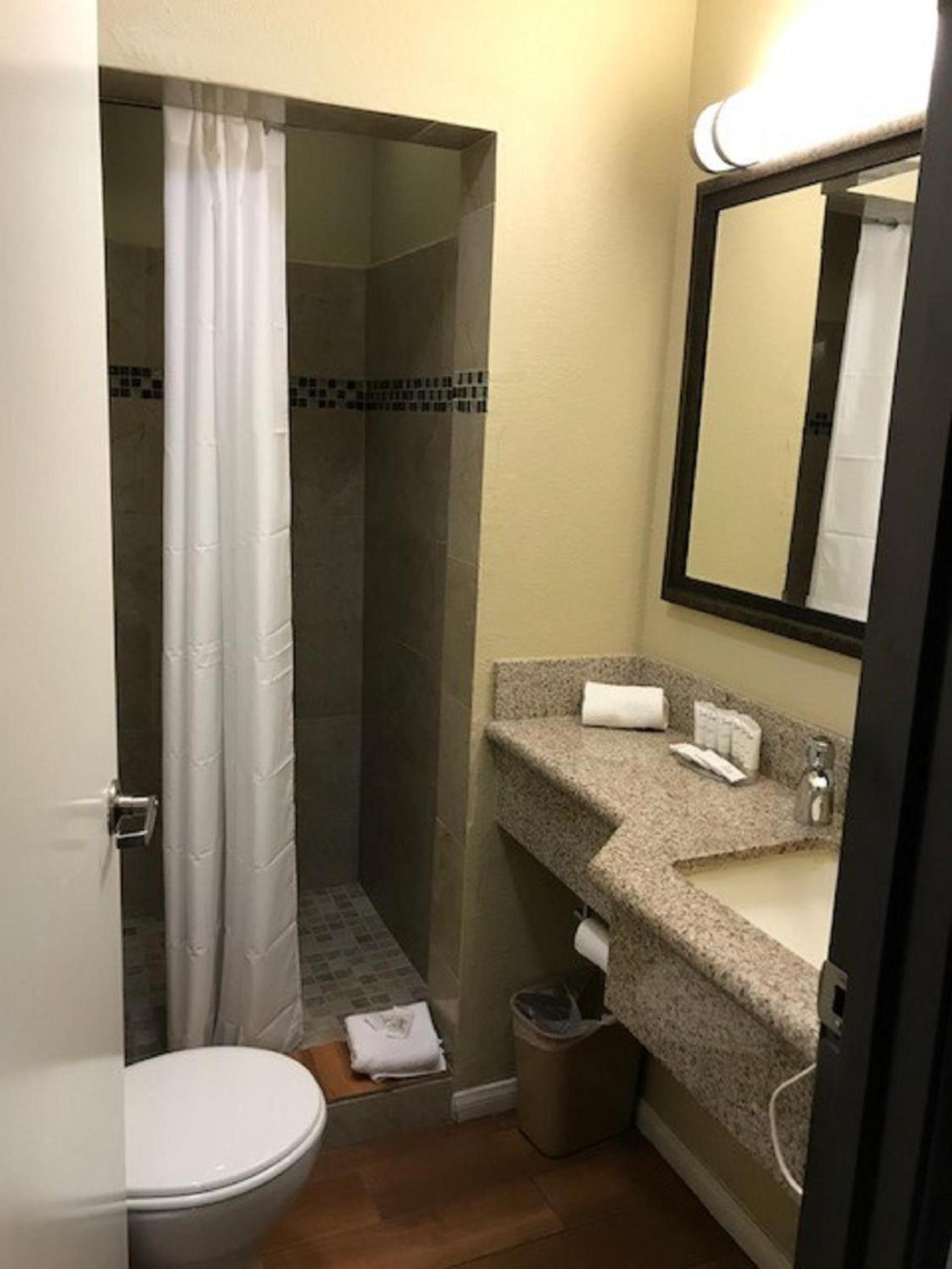 Berkshire Motor Hotel photo 22