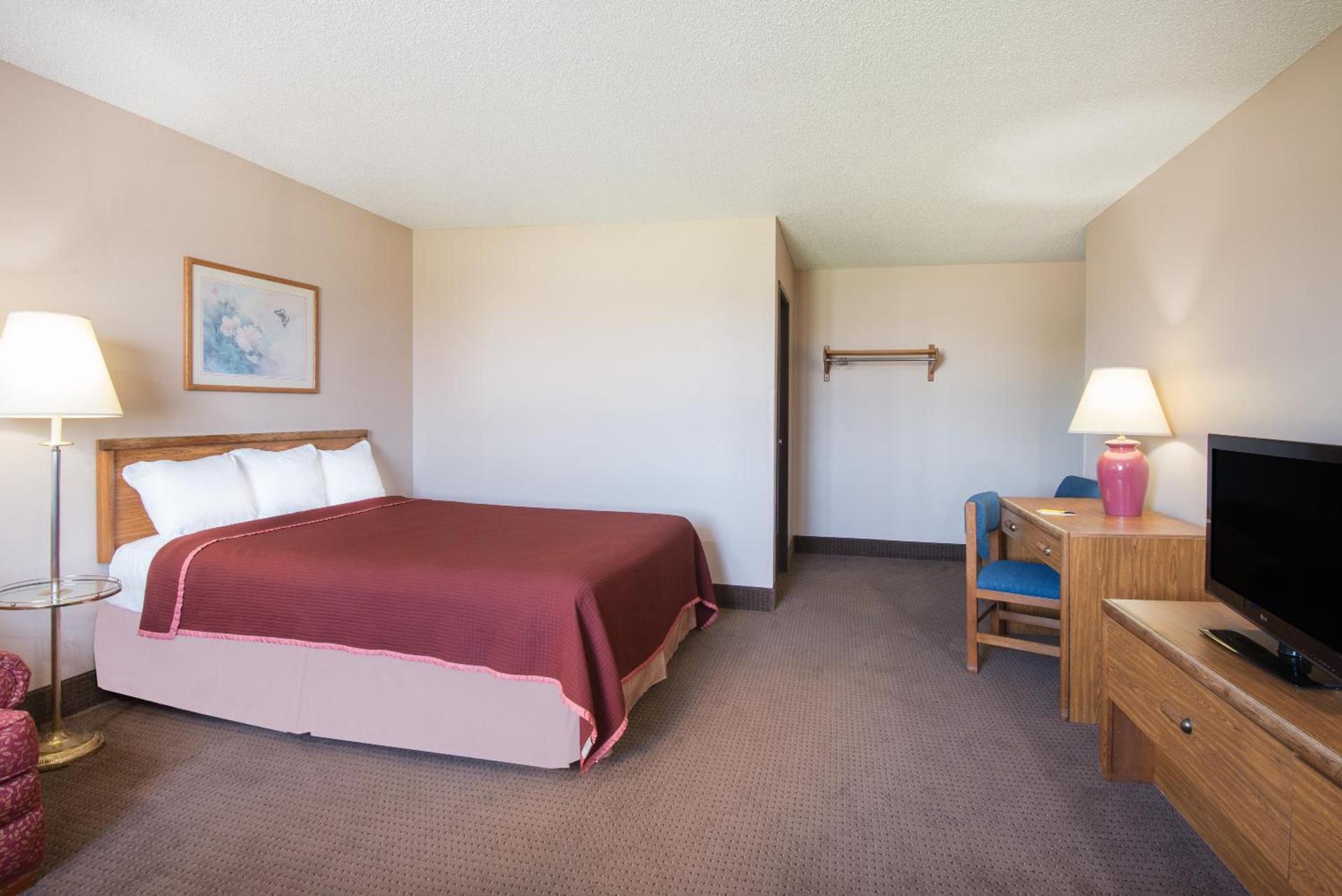 Super 8 by Wyndham Abilene KS photo 19