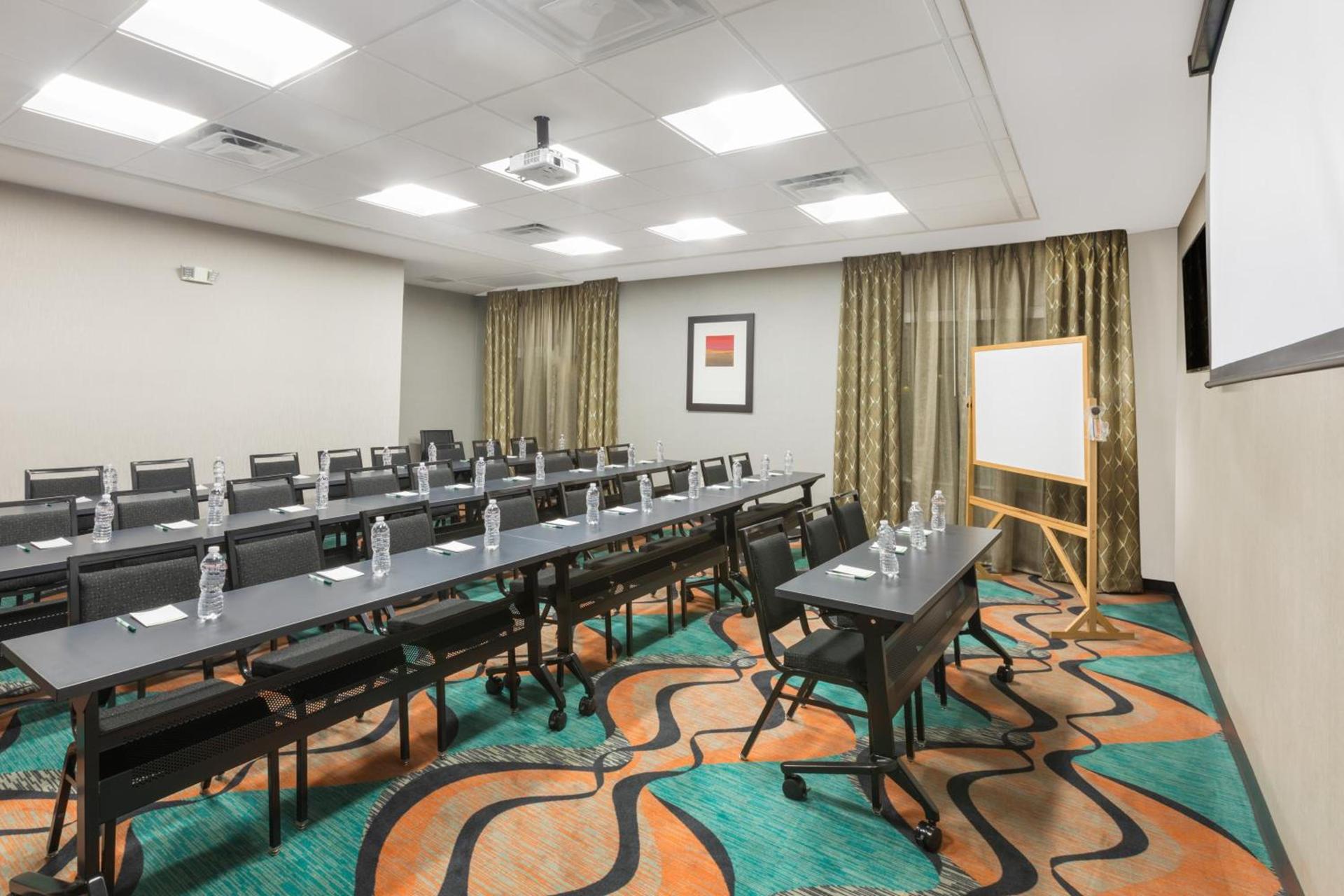 Wingate by Wyndham Lubbock photo 26