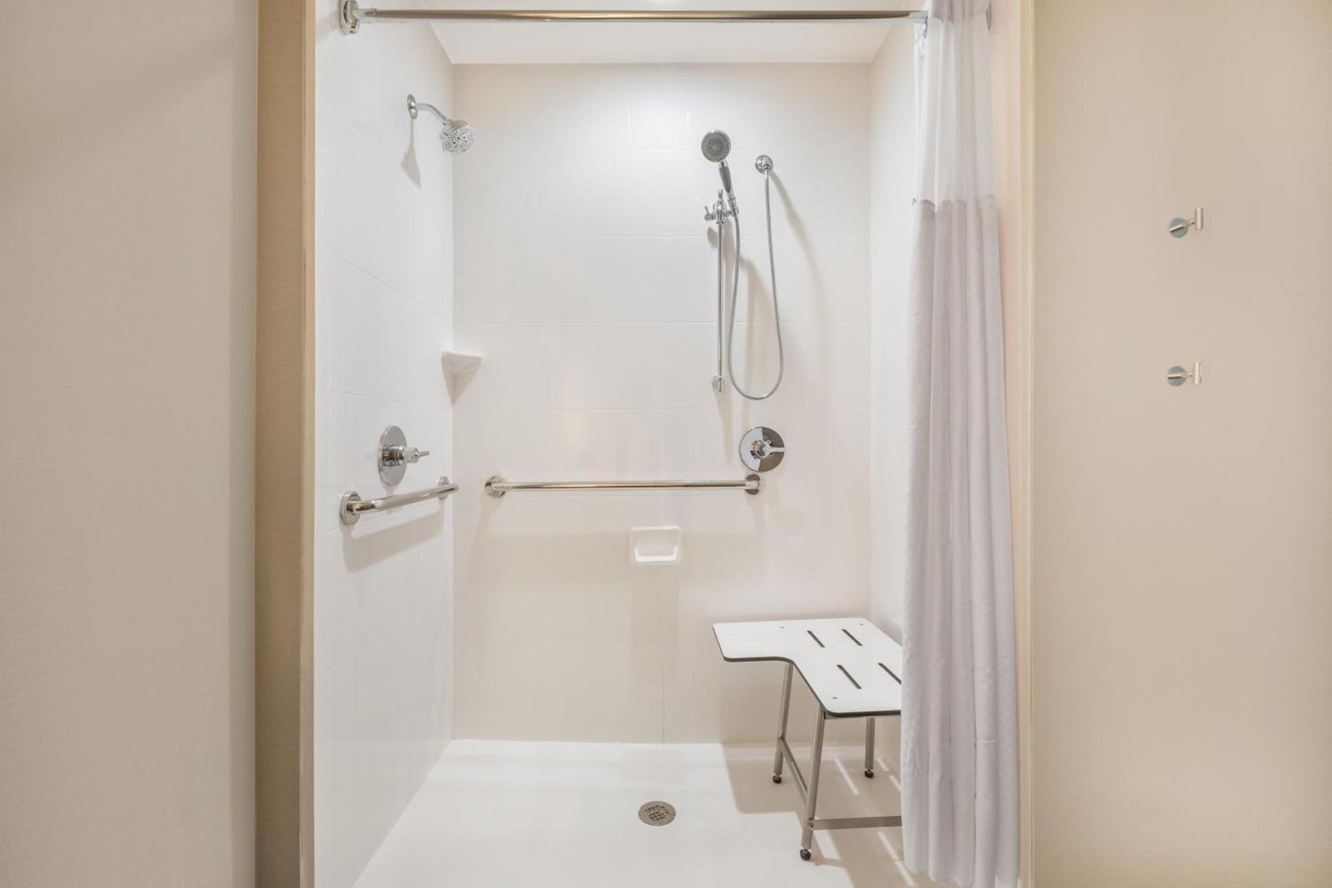Wingate by Wyndham Lubbock photo 21
