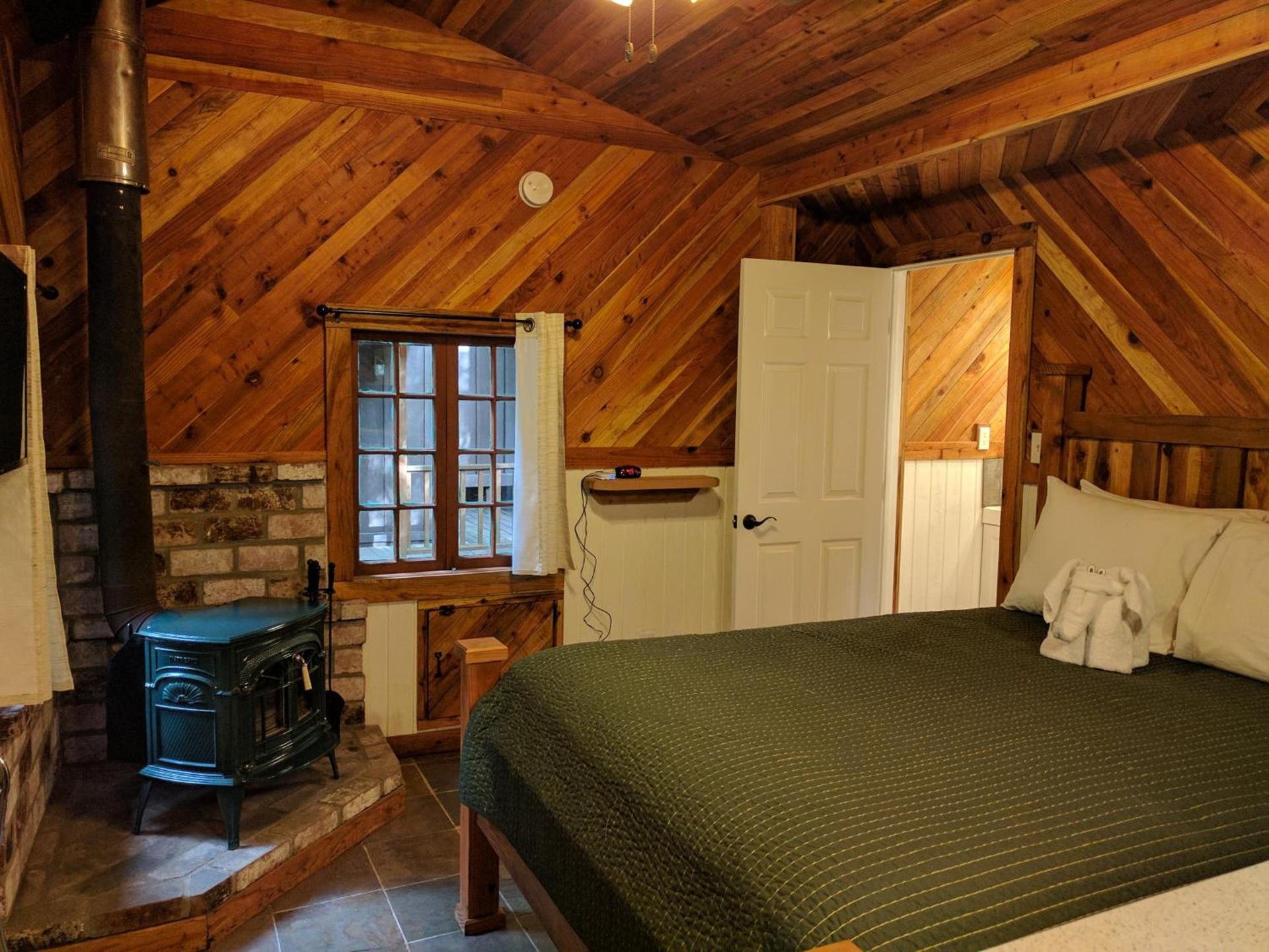 Emerald Forest Cabins photo 9