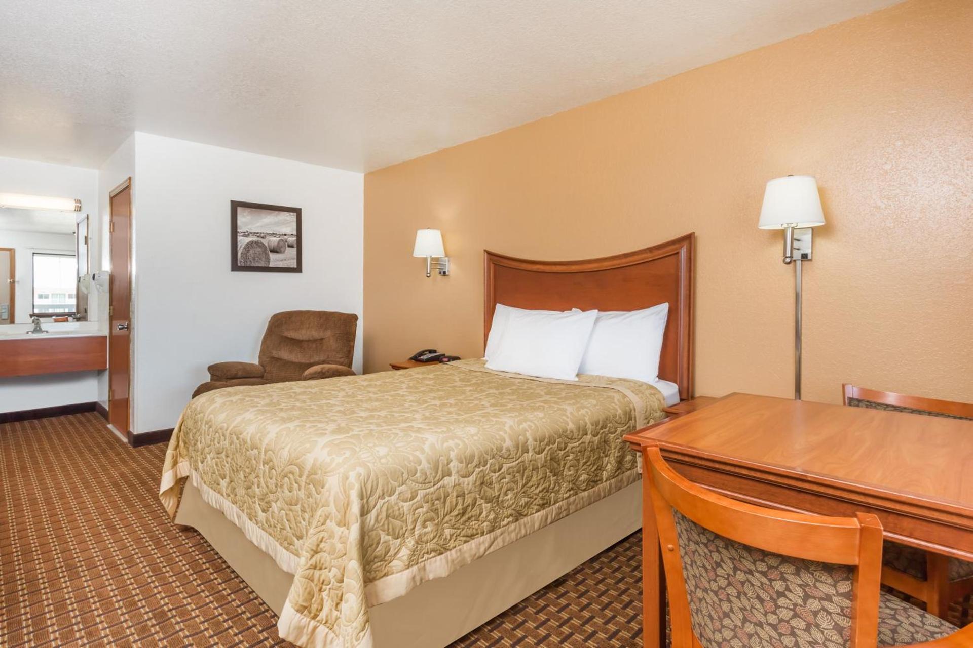 Super 8 by Wyndham Goodland photo 27