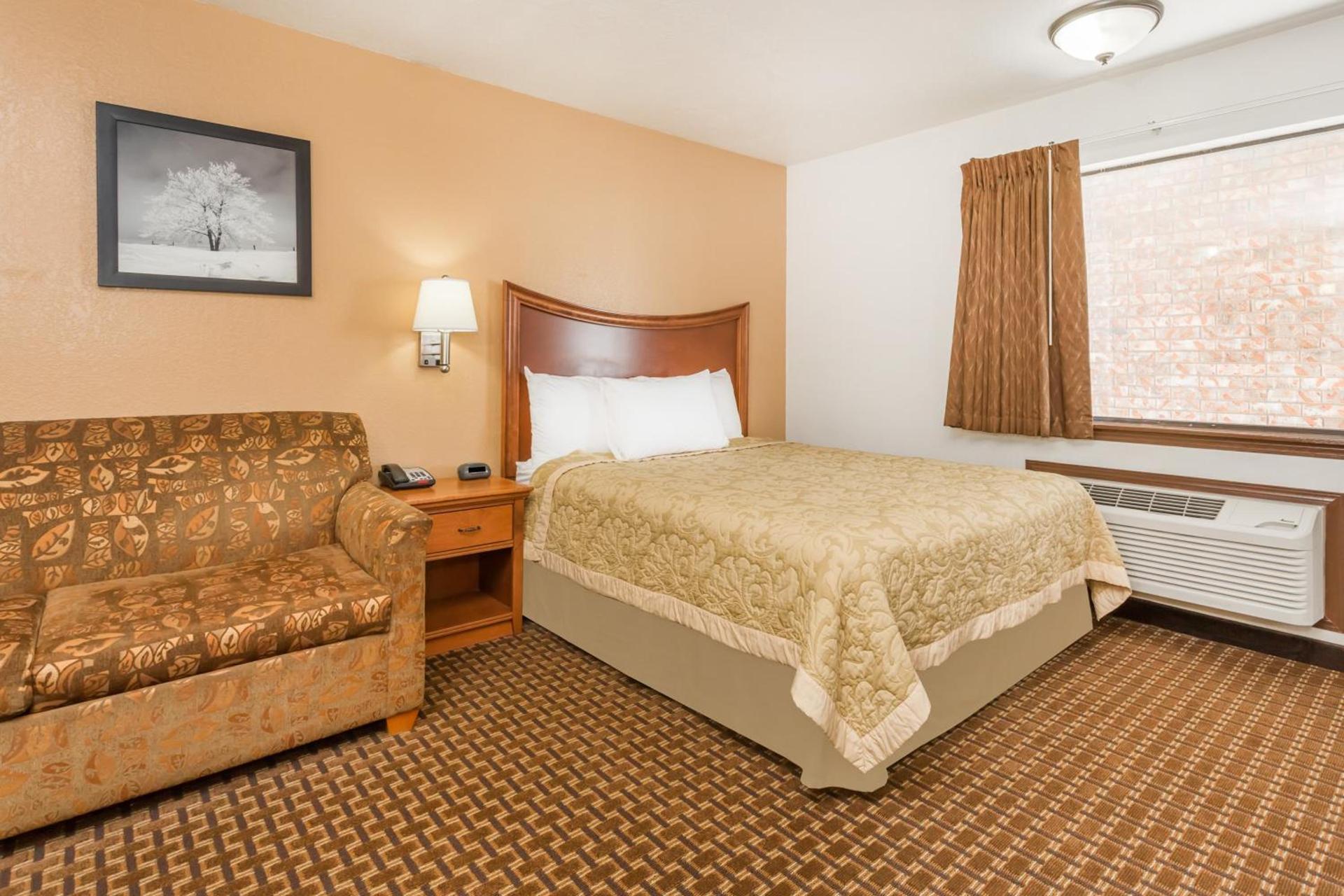 Super 8 by Wyndham Goodland photo 26