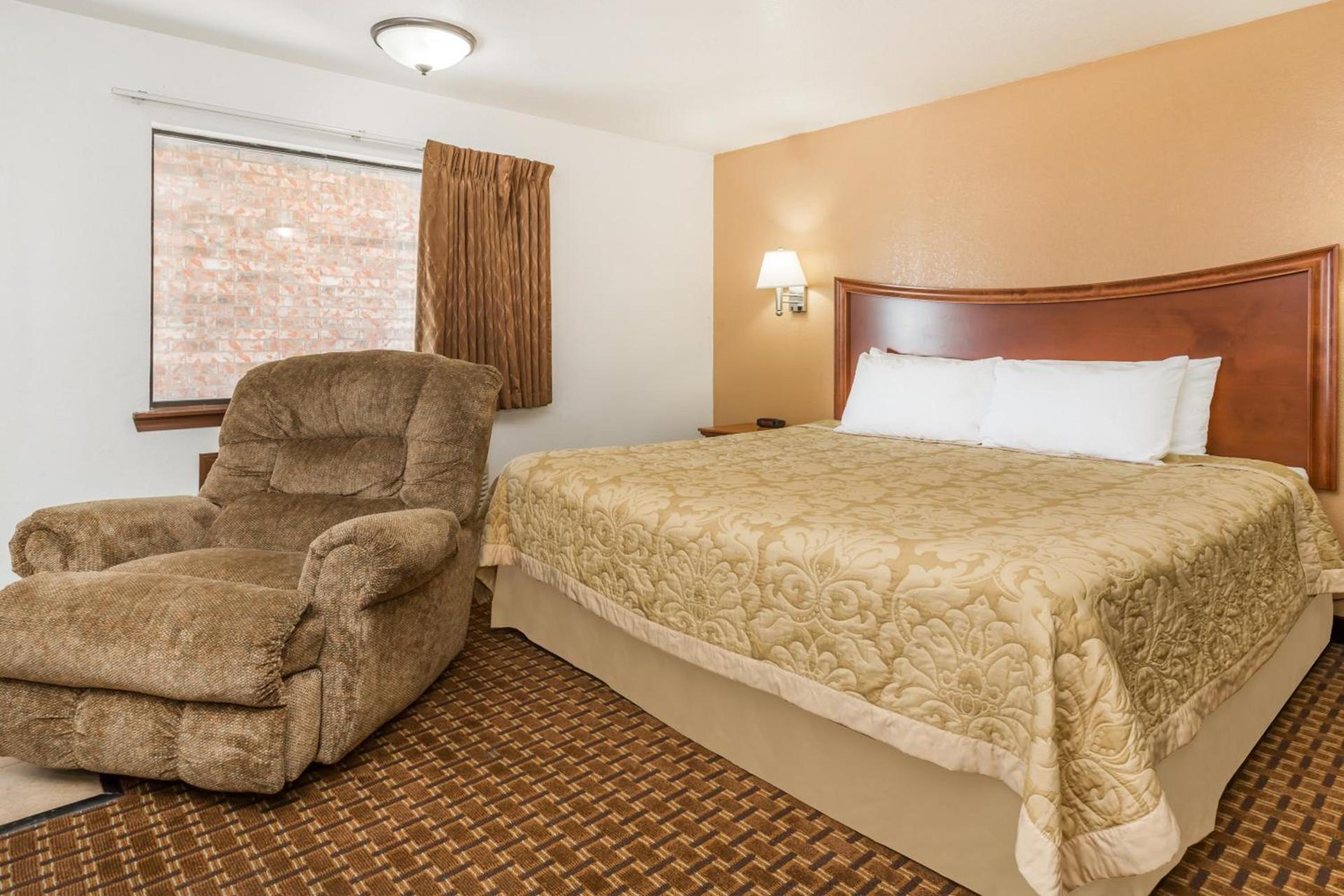 Super 8 by Wyndham Goodland photo 22