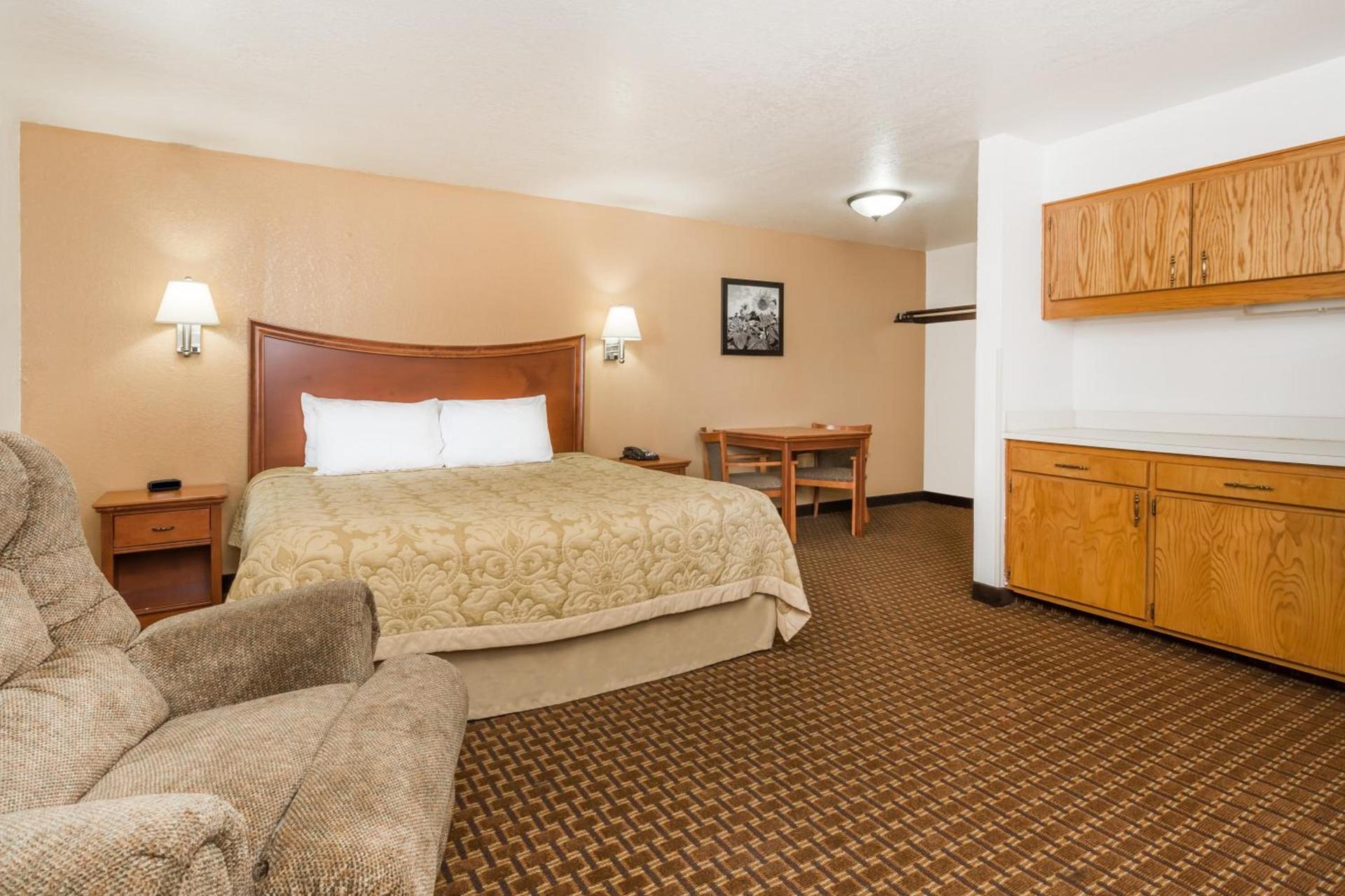 Super 8 by Wyndham Goodland photo 20