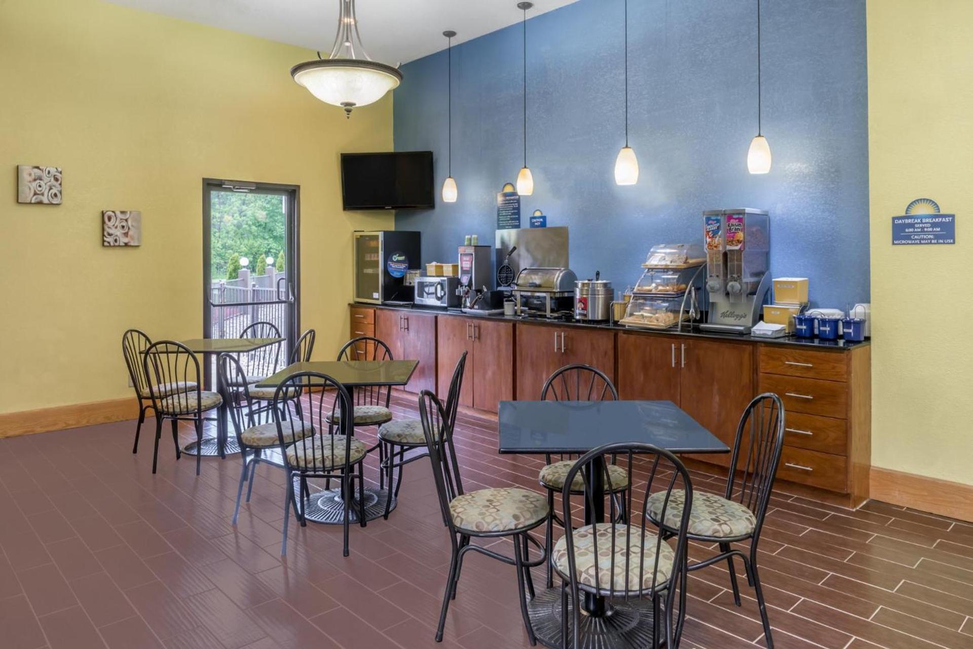Days Inn & Suites by Wyndham Casey photo 14