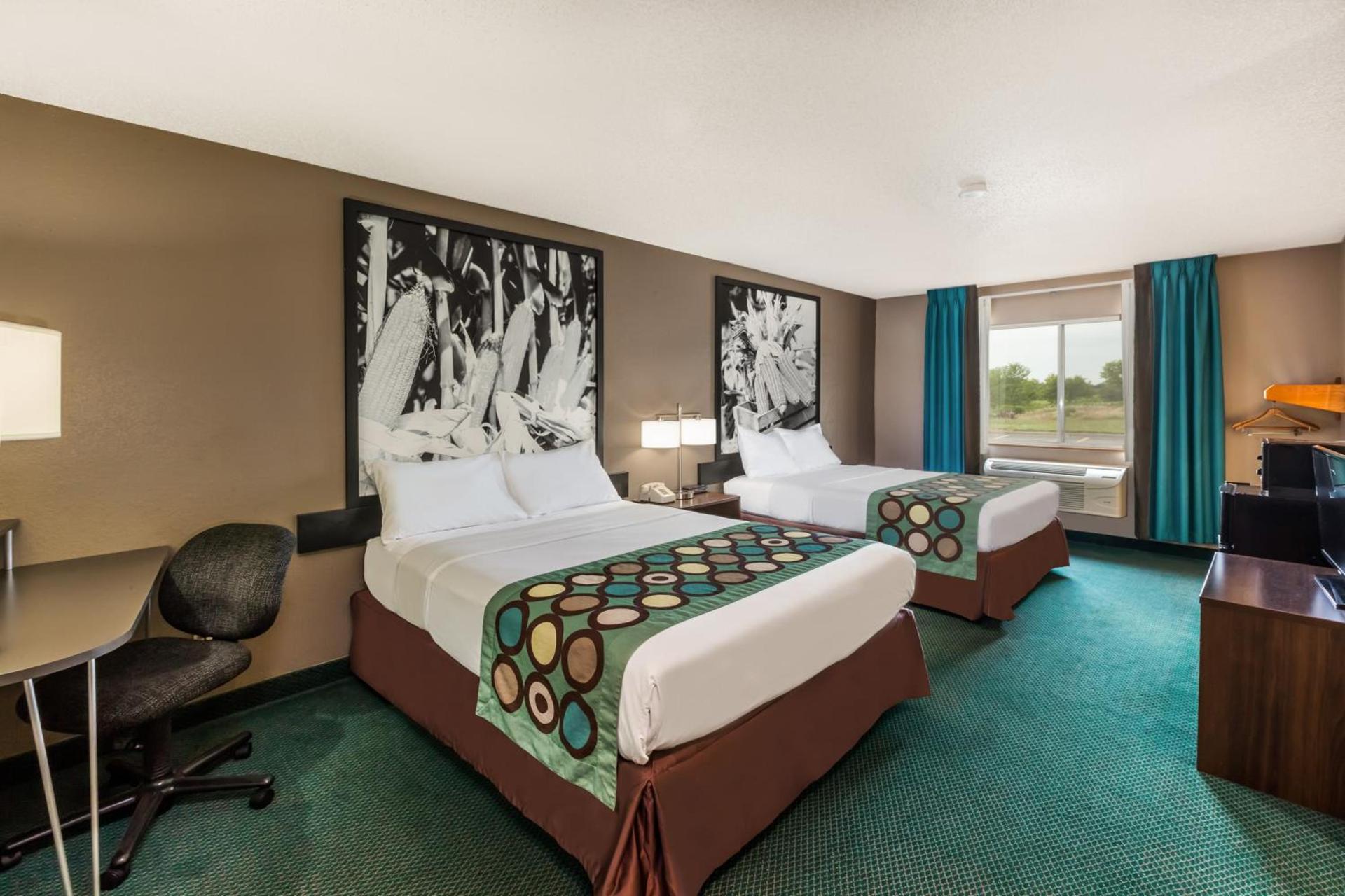 Super 8 by Wyndham Ionia MI photo 21