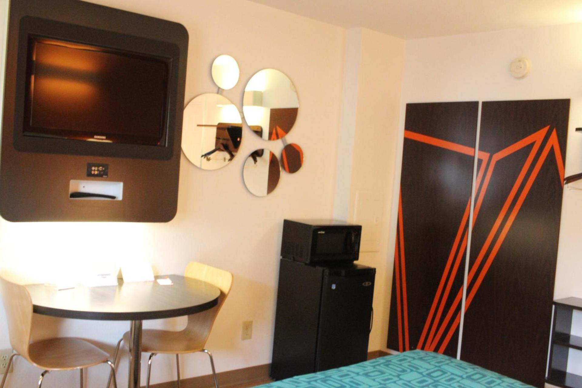 Howard Johnson by Wyndham Lake George photo 9