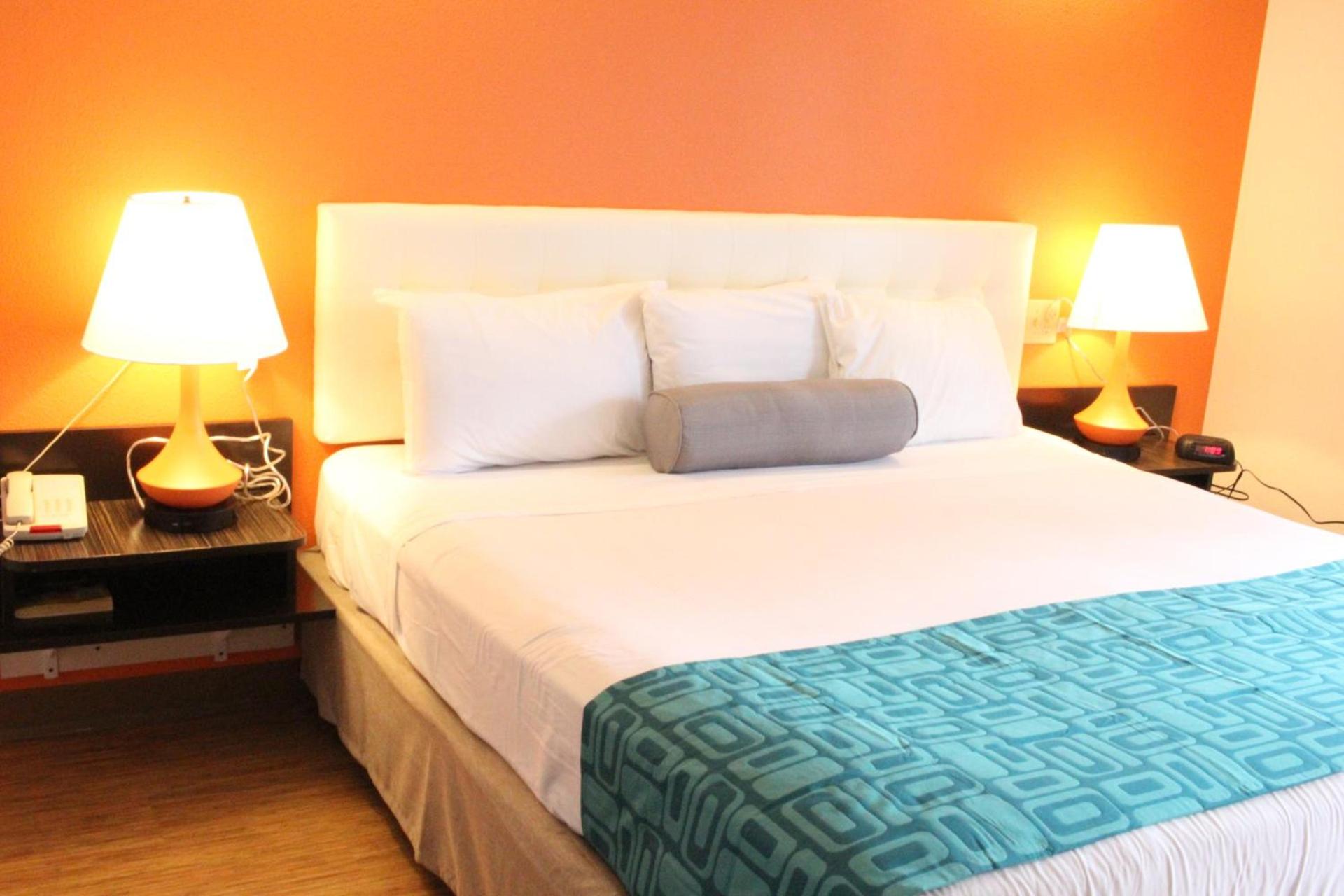 Howard Johnson by Wyndham Lake George photo 10