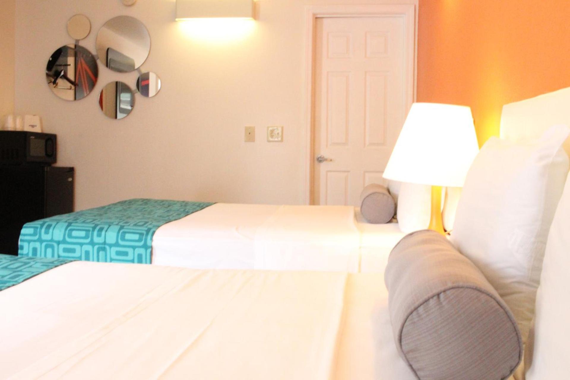 Howard Johnson by Wyndham Lake George photo 14
