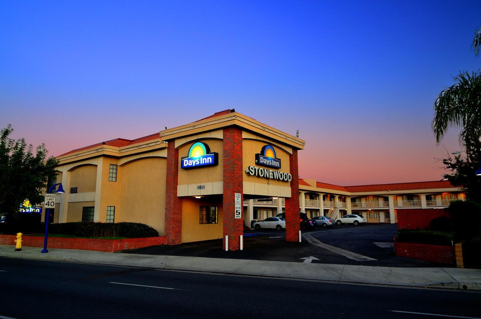 Days Inn by Wyndham Downey photo 13