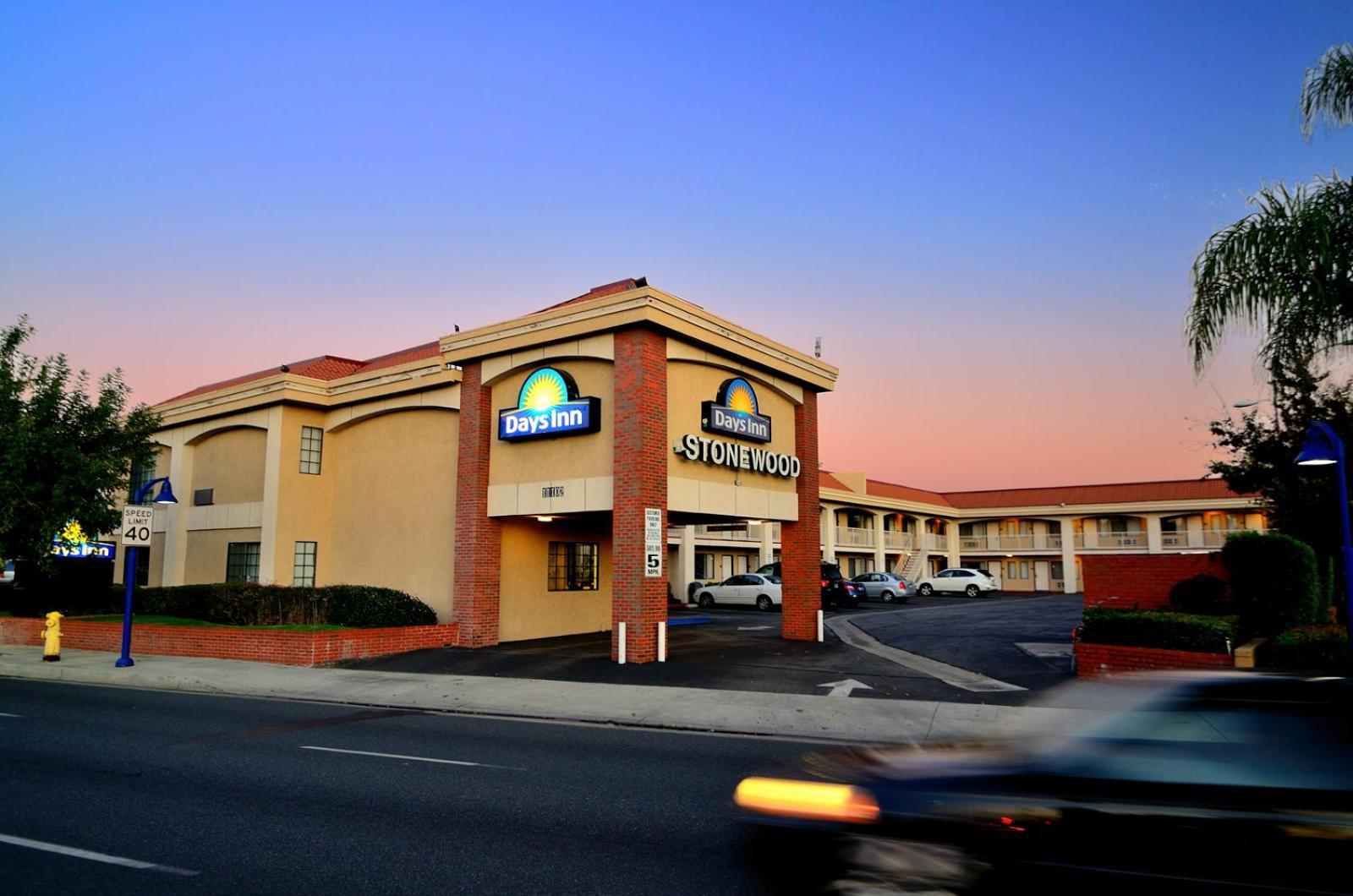Days Inn by Wyndham Downey photo 12