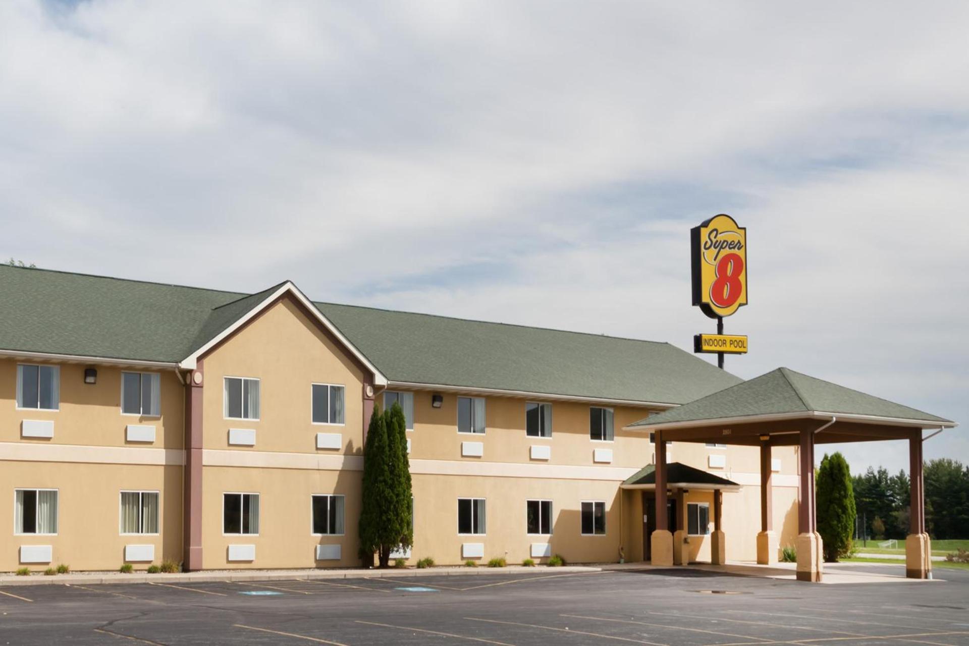 Super 8 by Wyndham Huntington — hotel in Huntington