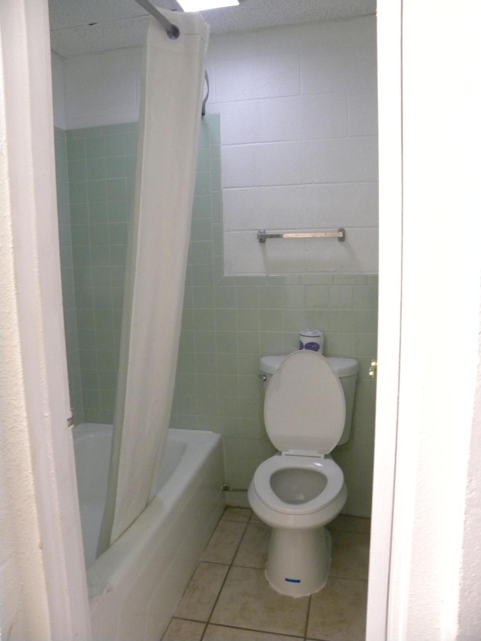 Guest Inn Rogers photo 59
